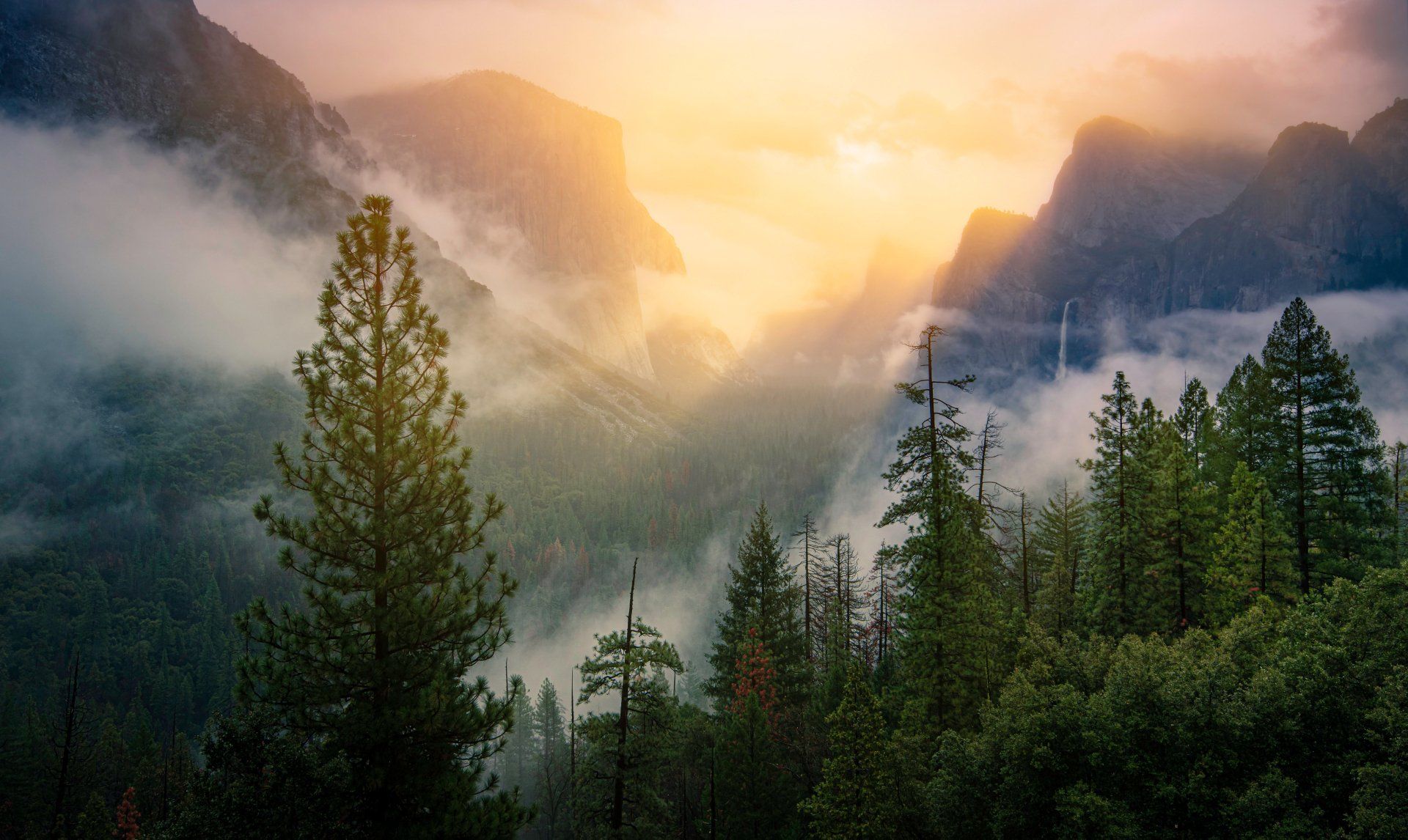 1920x1146 Yosemite Mountain Majesty: 4K Ultra HD California Nature Wallpaperx3056
