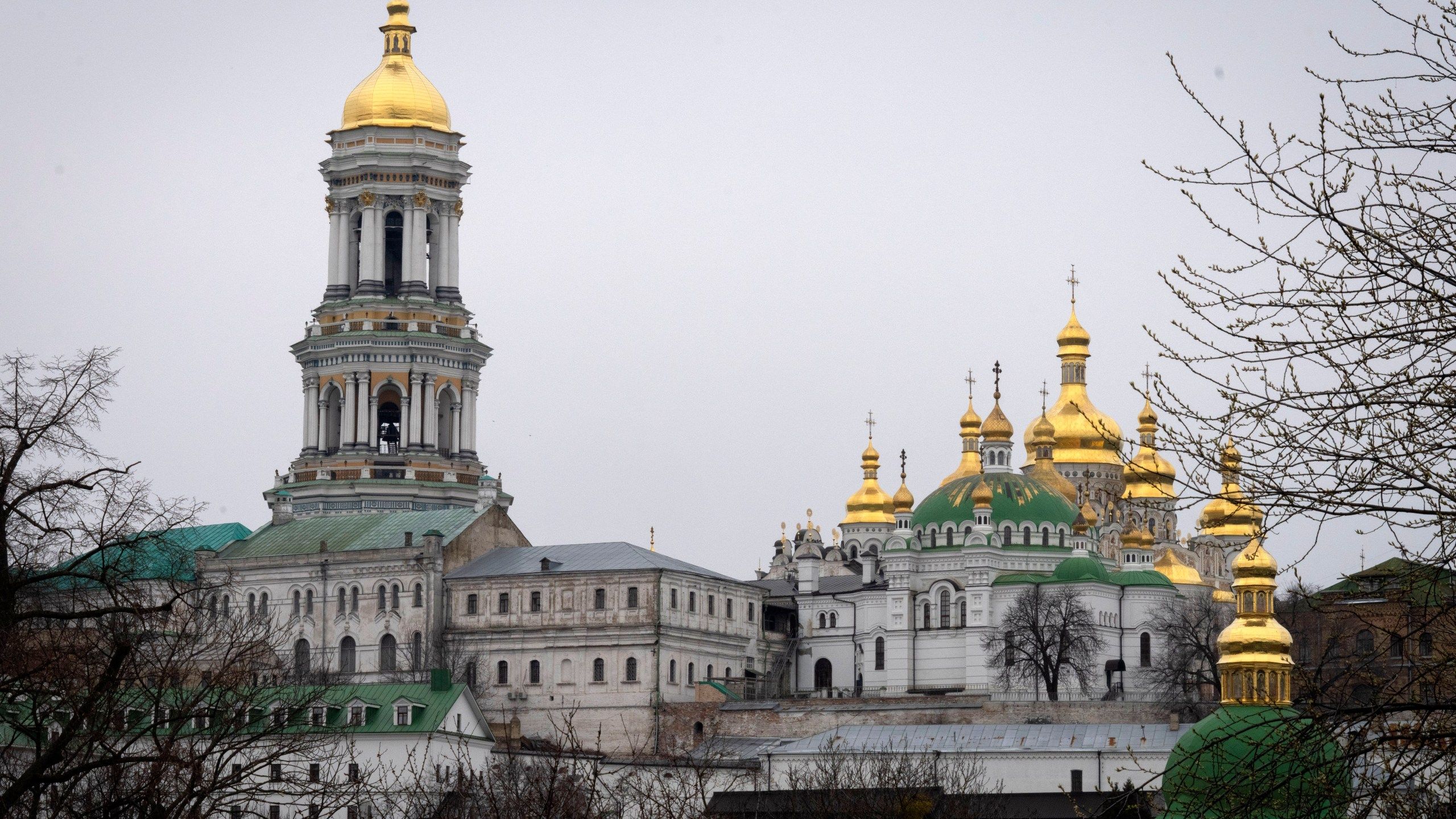 2560x1440 Tensions on the rise at revered Kyiv monastery complex