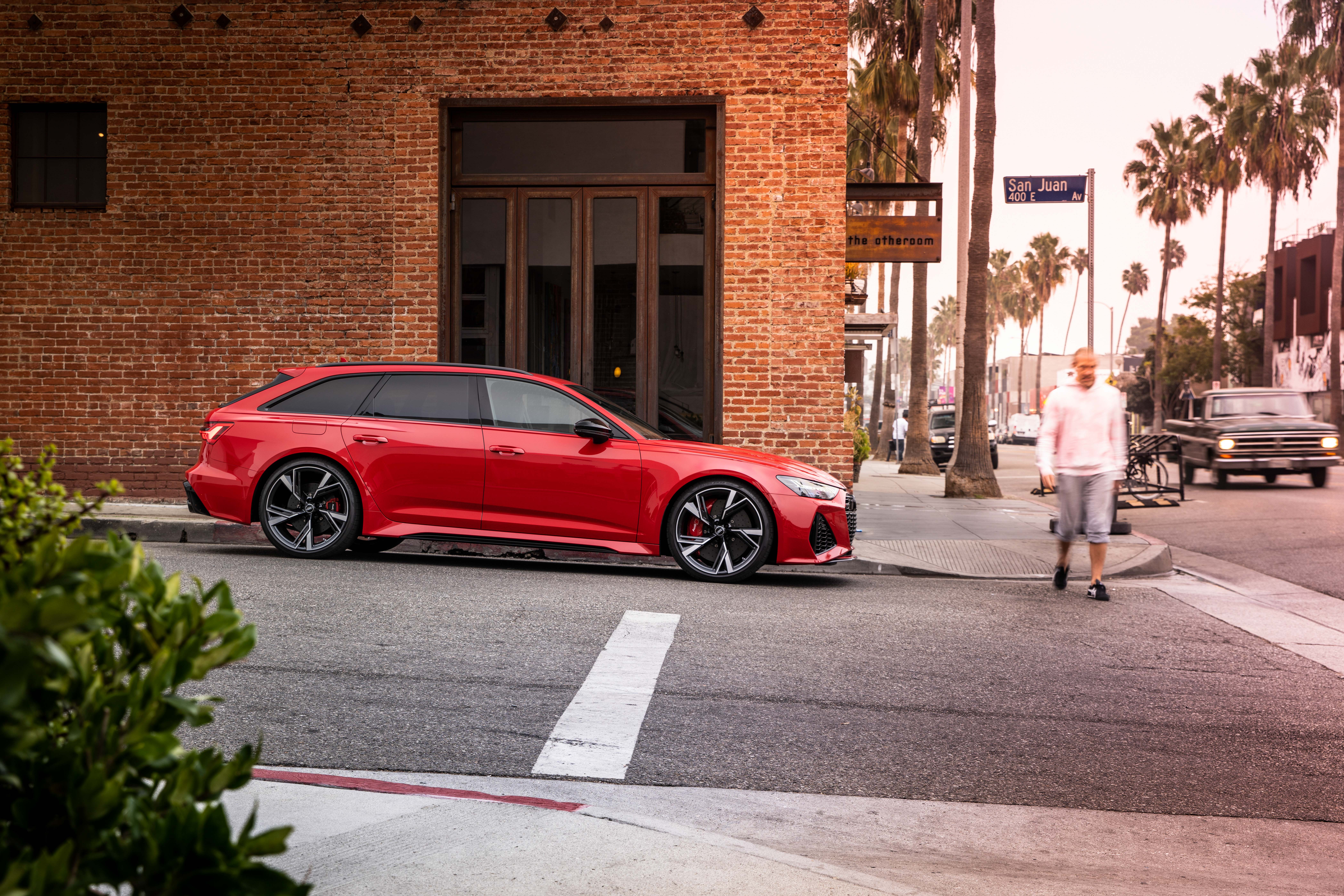 8393x5595 View Photo of the 2020 Audi RS6 Avant