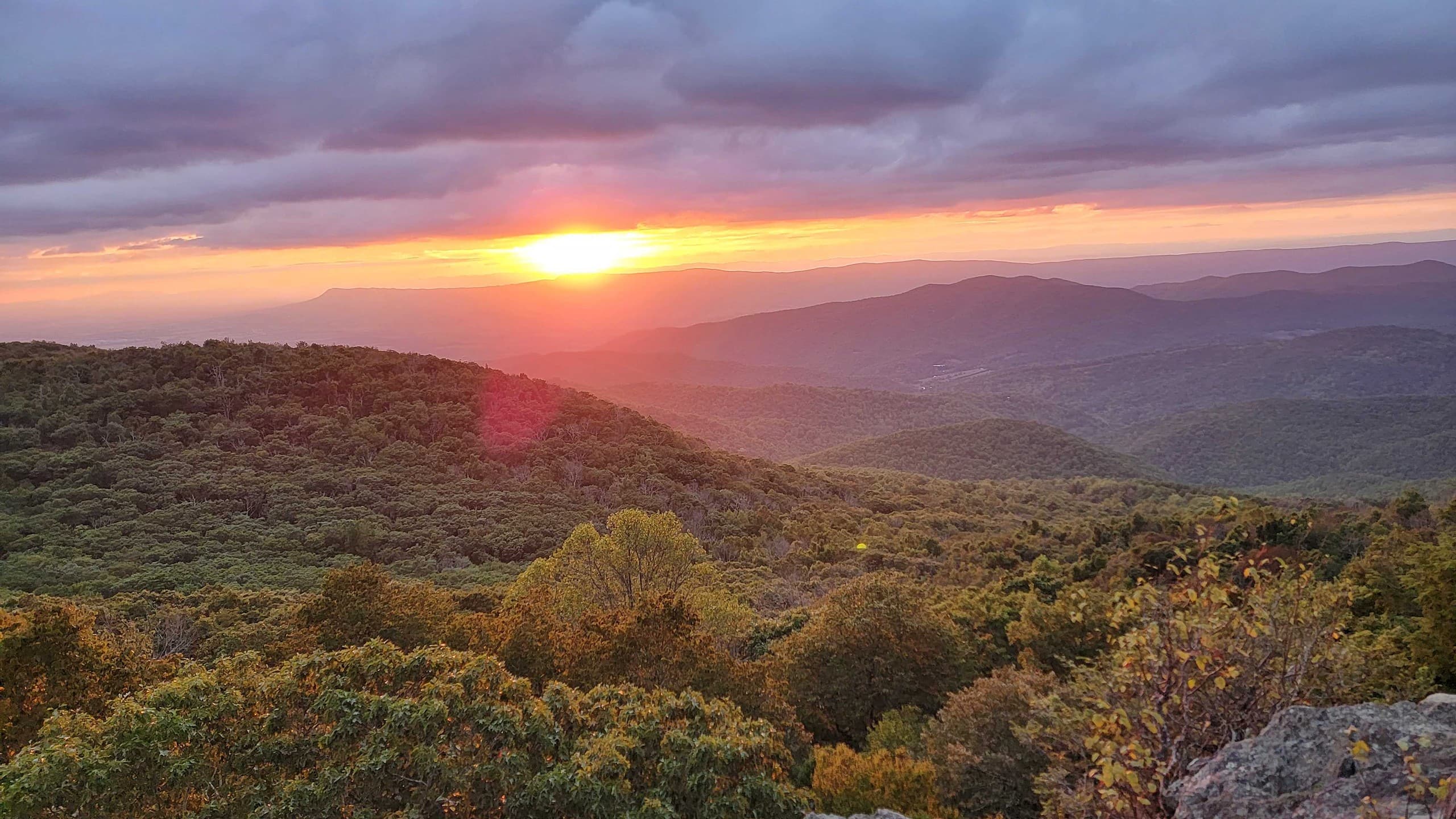 2560x1440 Shenandoah Hiking, Winery, and Sunsets Weekend