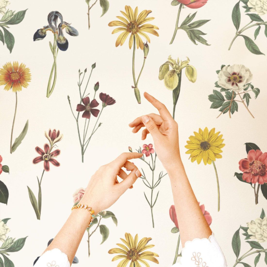 1100x1100 Soft Color Vintage Floral Design Wallpaper, Traditional / Large Sample x 20 / Multicolor