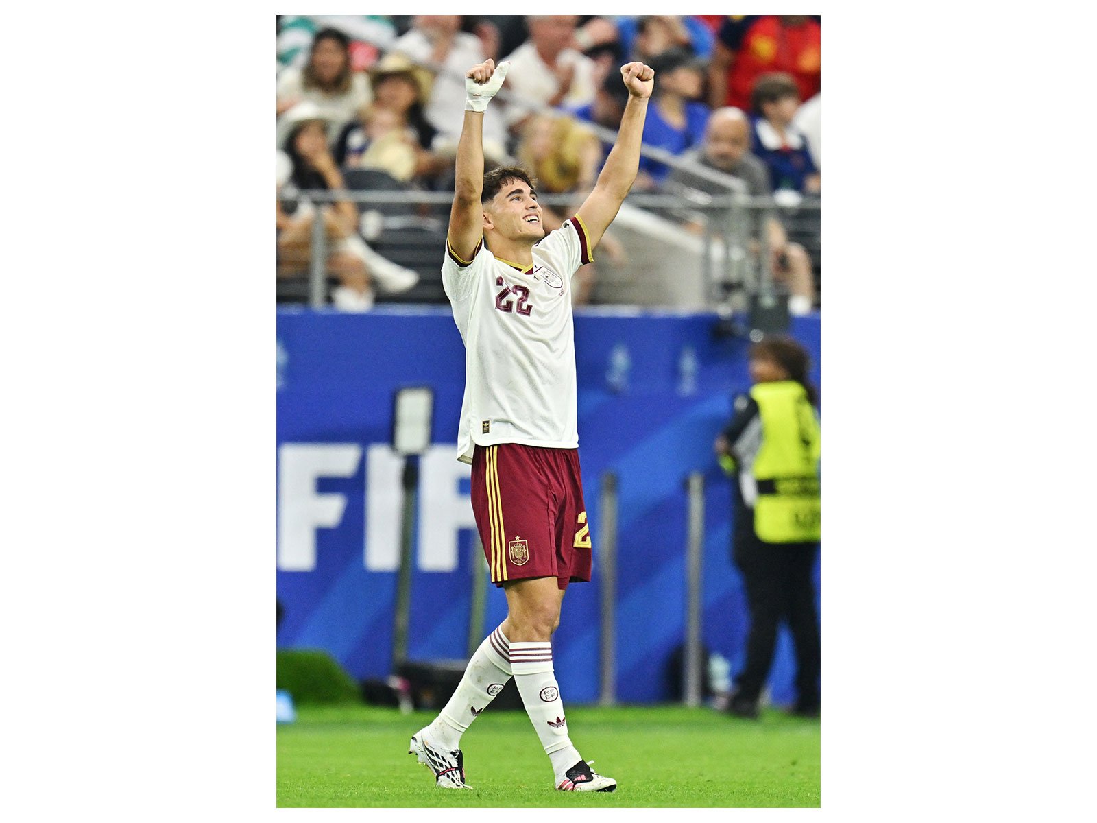 1600x1200 FIFA World Cup 2026: We are one big family, Pau Cubarsi after Spain reach final