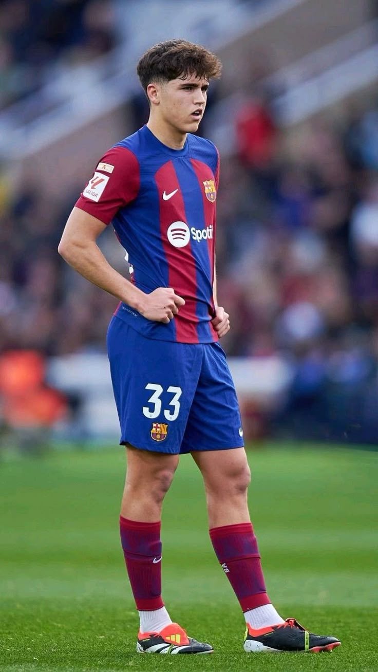 736x1308 Pau Cubarsí