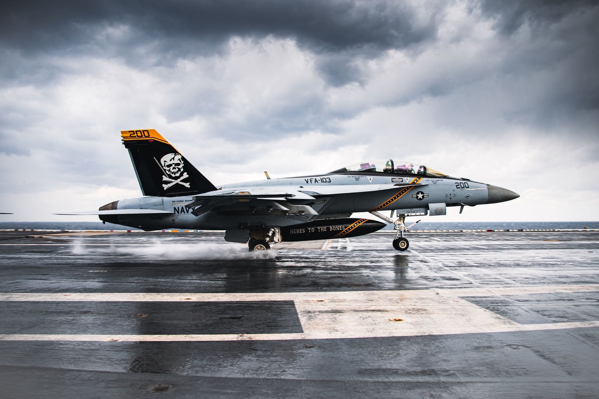1999x1333 DVIDS A 18F Super Hornet Lands On USS George Washington [Image 1 Of 5]