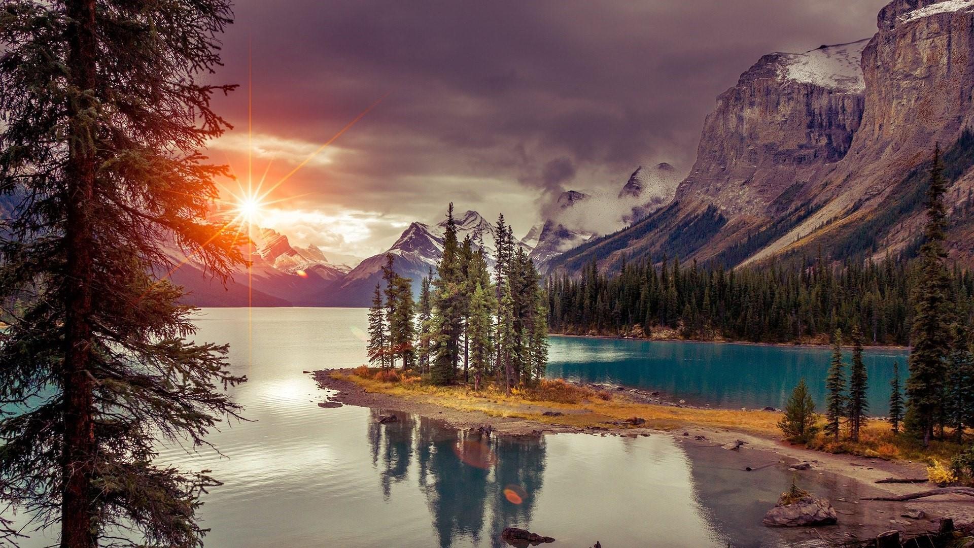 1920x1080 Spirit Island (Maligne Lake, Jasper National Park)