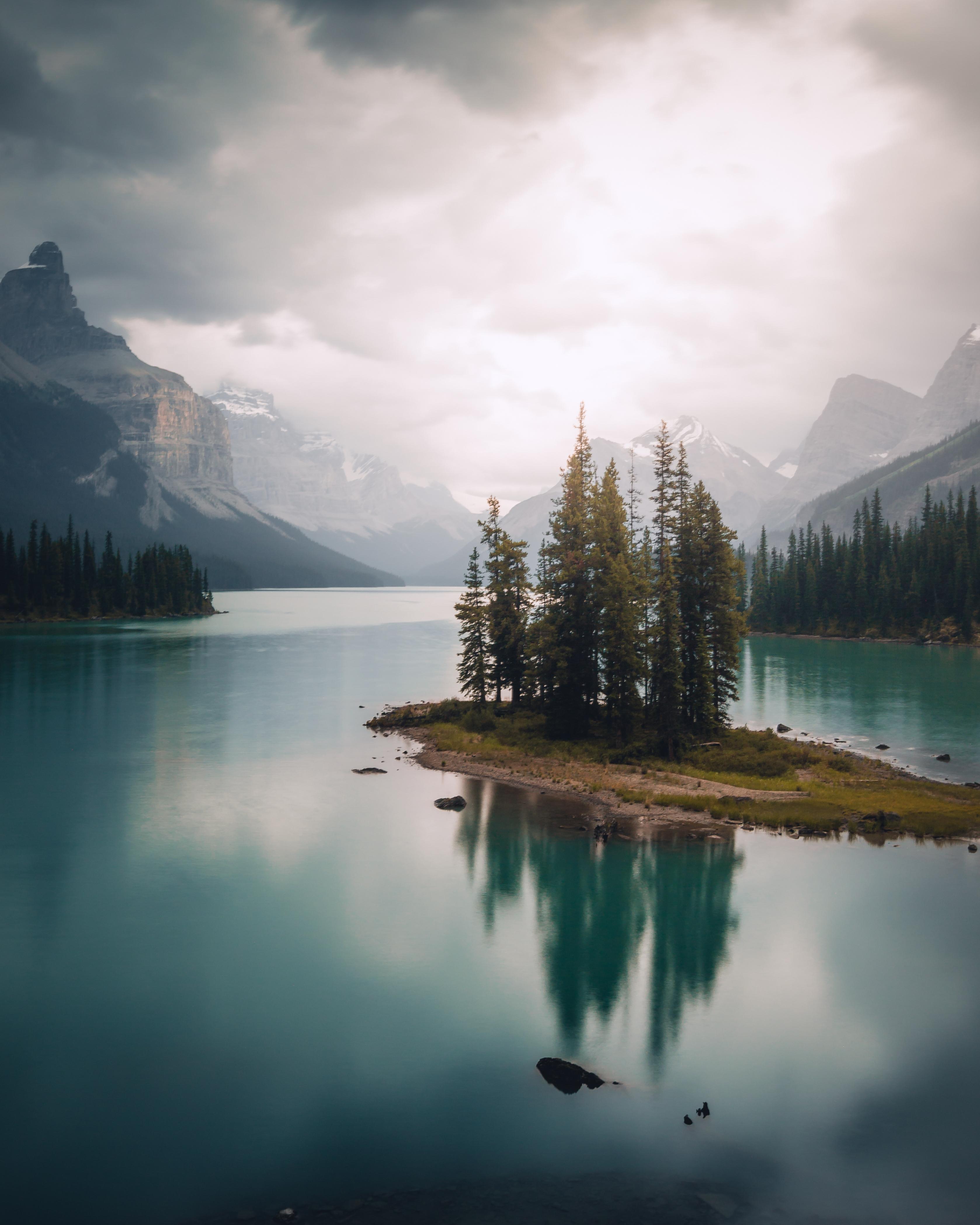 3356x4195 It's still hard to believe this place was real. Spirit Island, Canada [3356×4195] [OC]