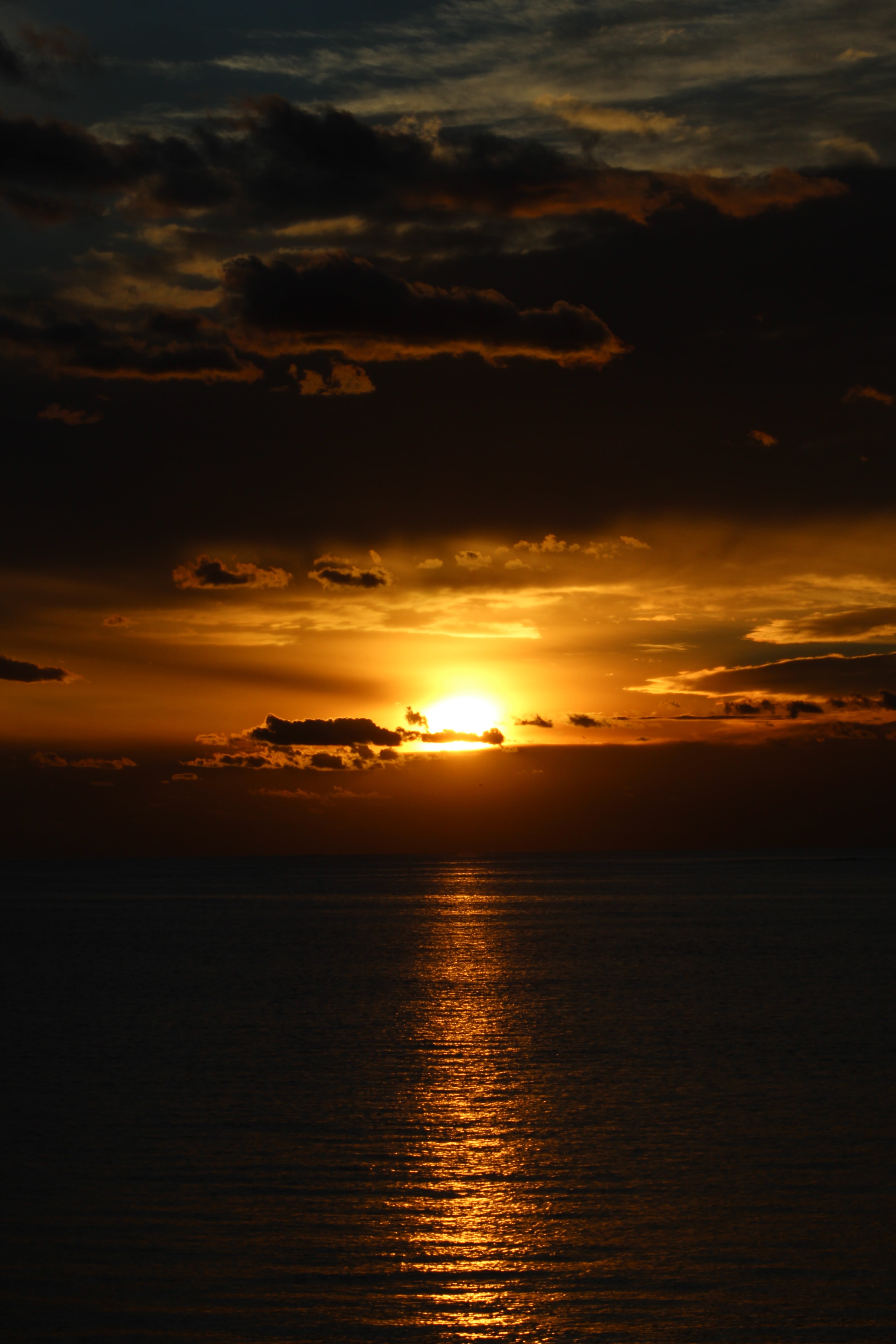 3456x5184 Black and red flat screen TV, sunlight, sea, sunset, water HD wallpaper