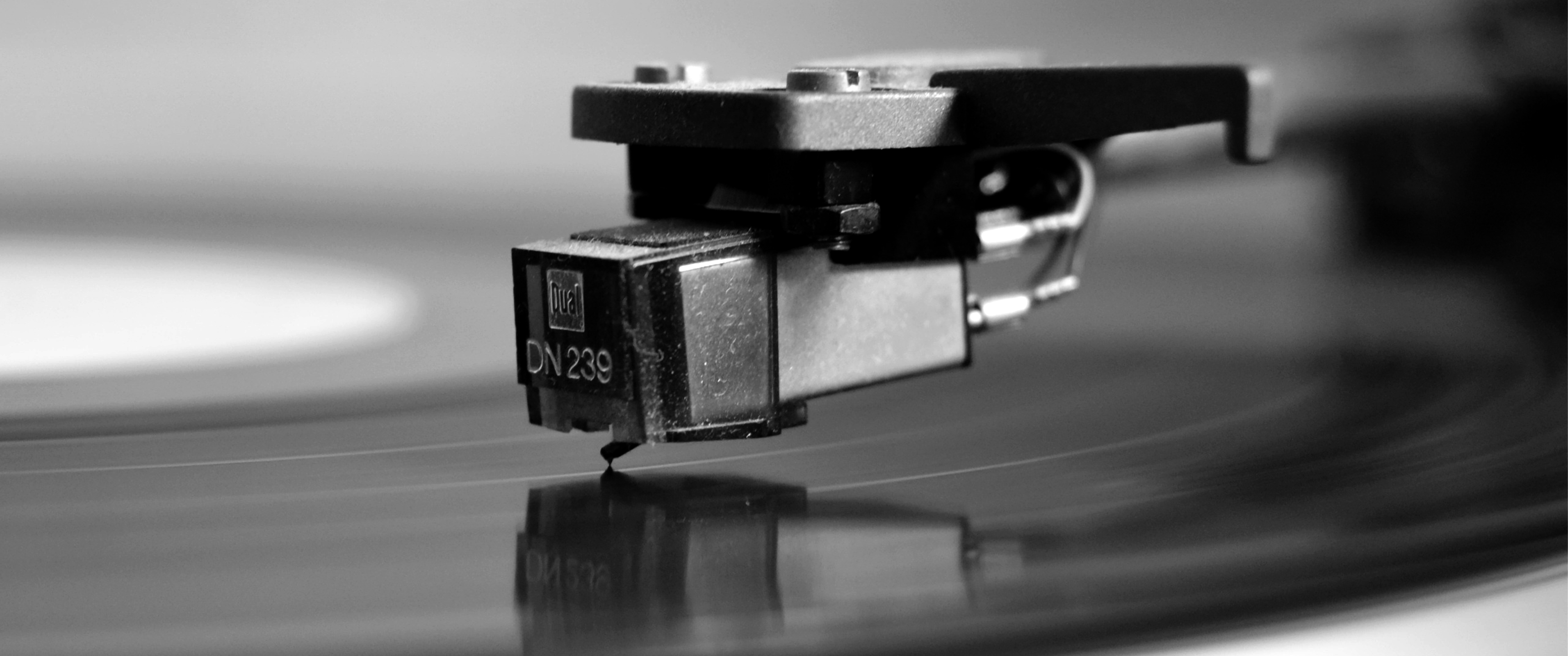 3440x1440 Vinyl Turntable Wallpaper [3440x1440]