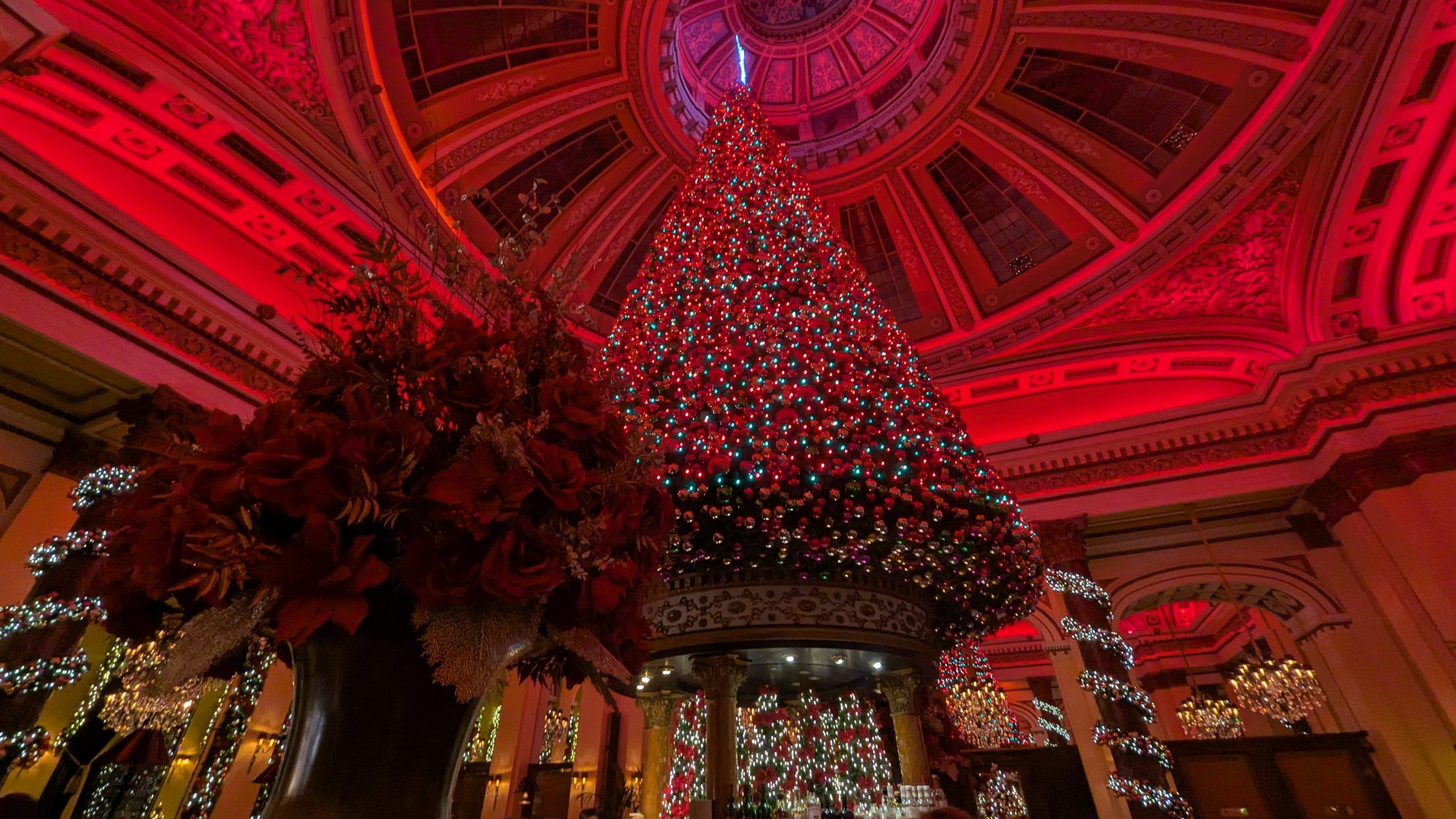 2560x1440 Review: The Dome's Christmas spectacle