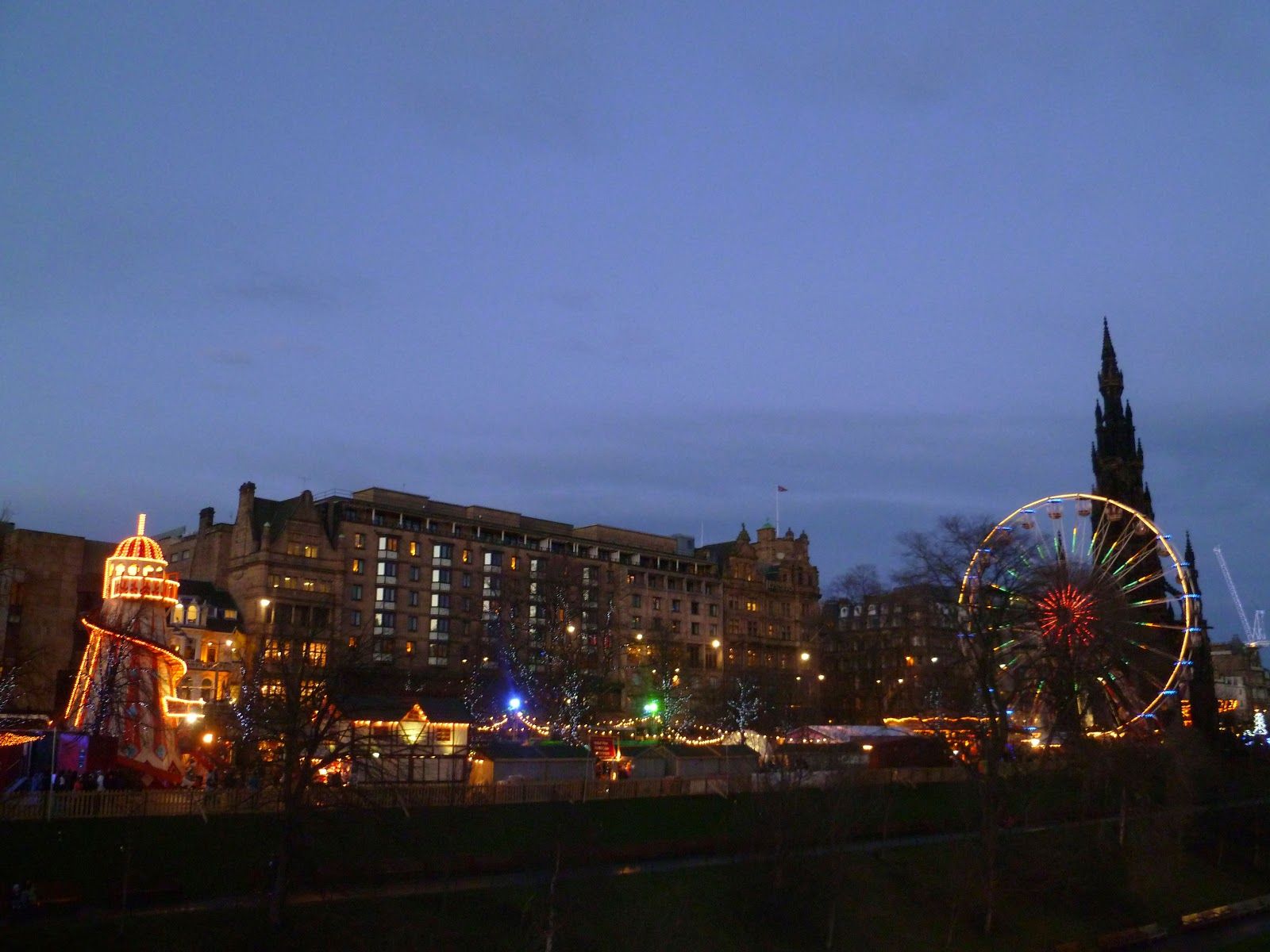 1600x1200 Edinburgh At Christmas