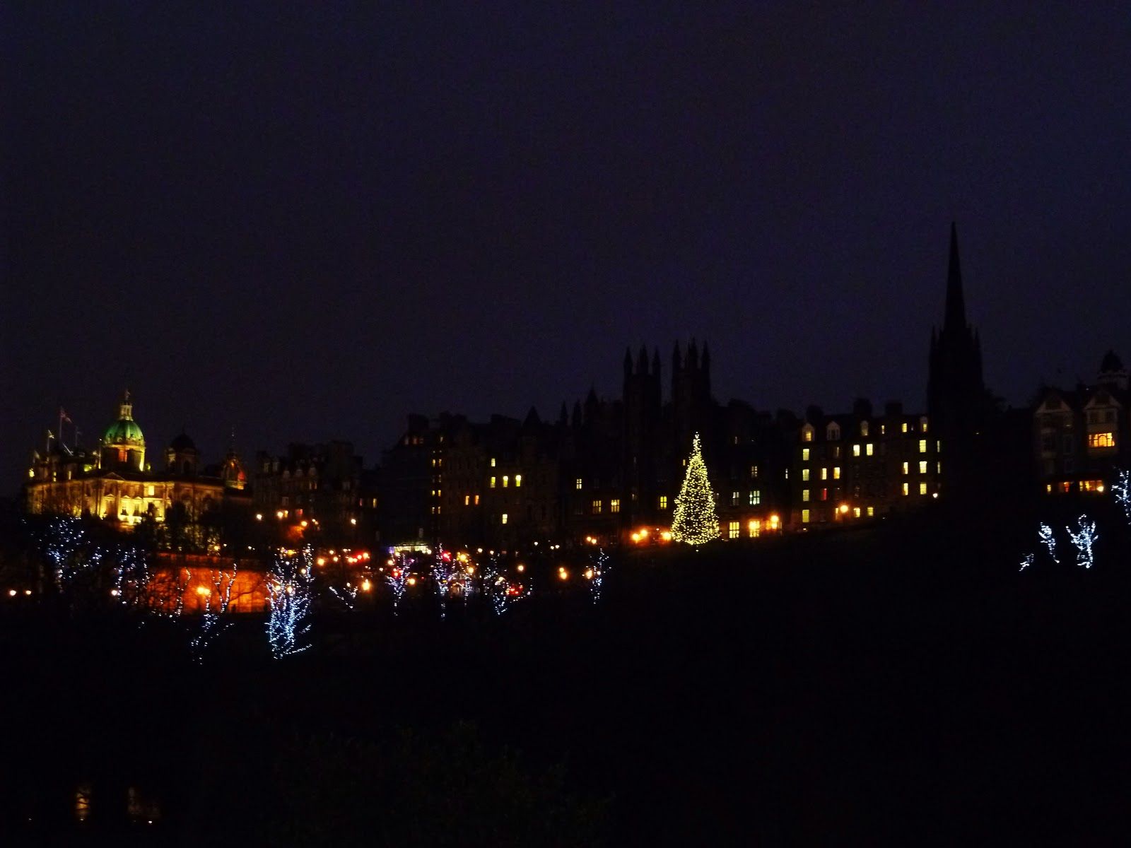 1600x1200 Edinburgh At Christmas