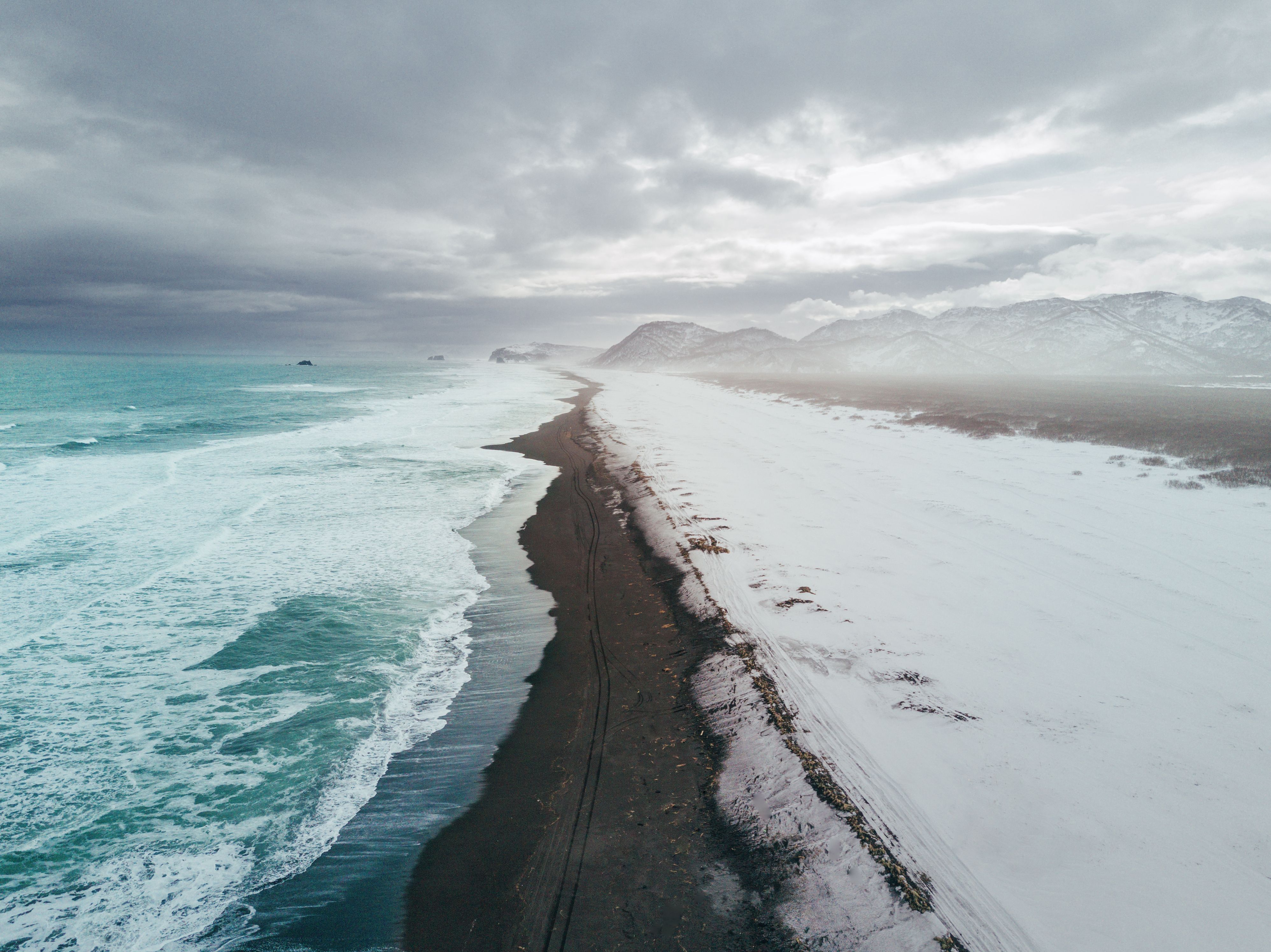 3992x2992 Ocean Waves · Free