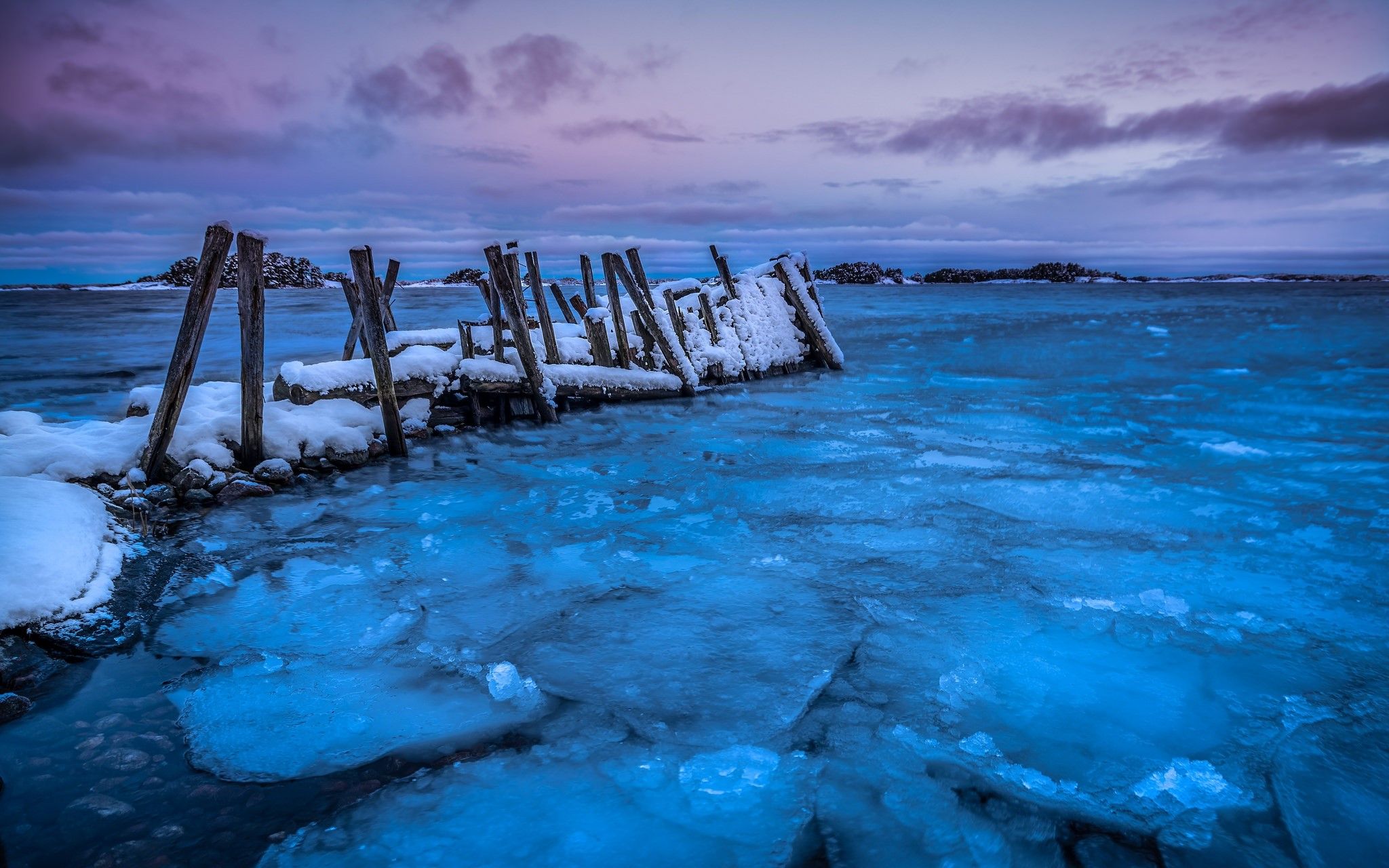 2048x1280 Ocean Winter Wallpaper