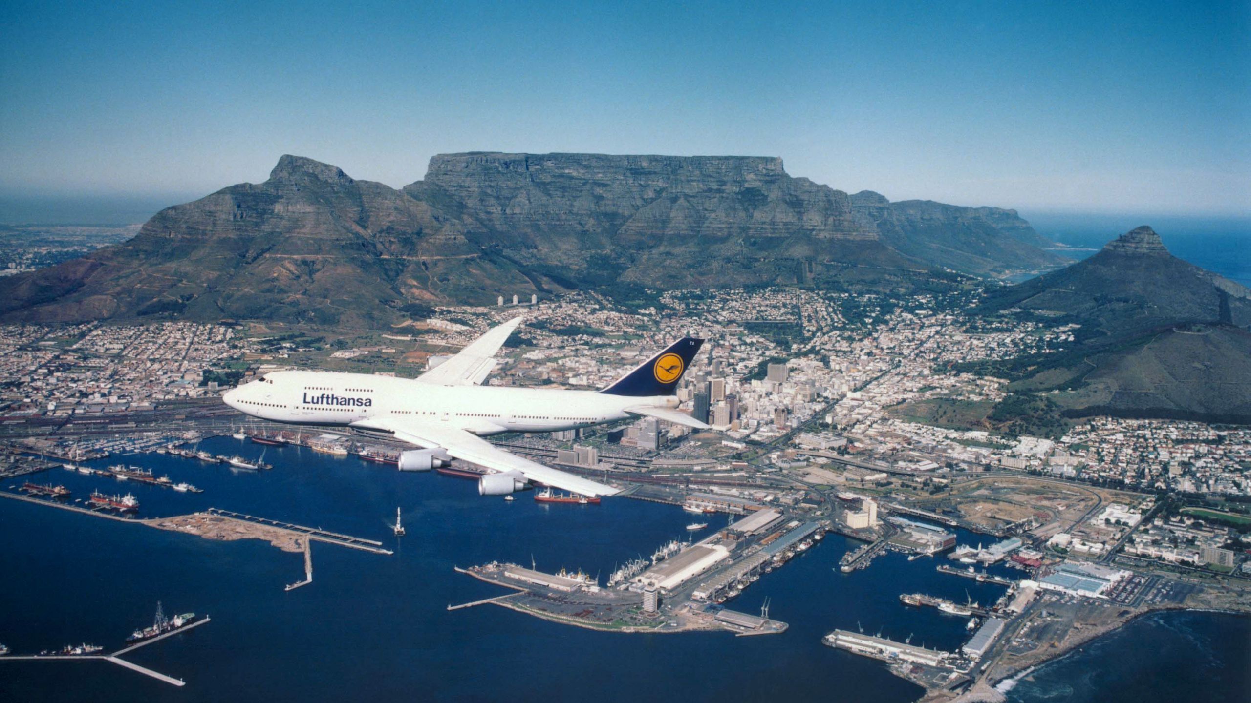 2560x1440 What It's Like to Fly in the Top Deck of a Rare Boeing 747 'Queen of the Skies'. Condé Nast Traveler