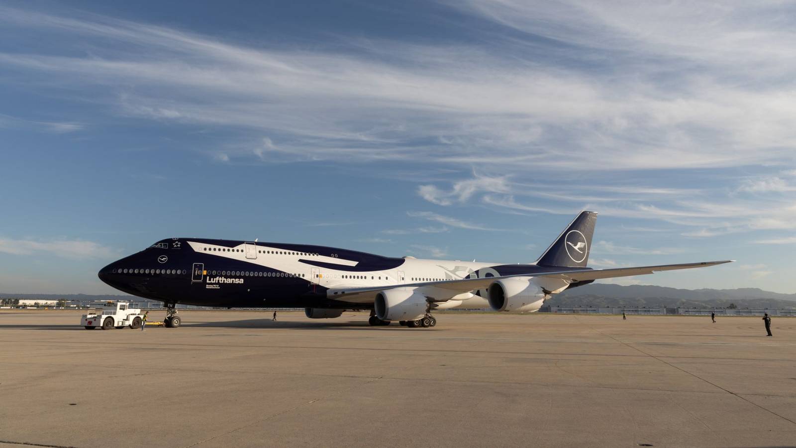 1600x900 The Queen's New Look: Lufthansa's Boeing 747 8 Joins Centenary Fleet