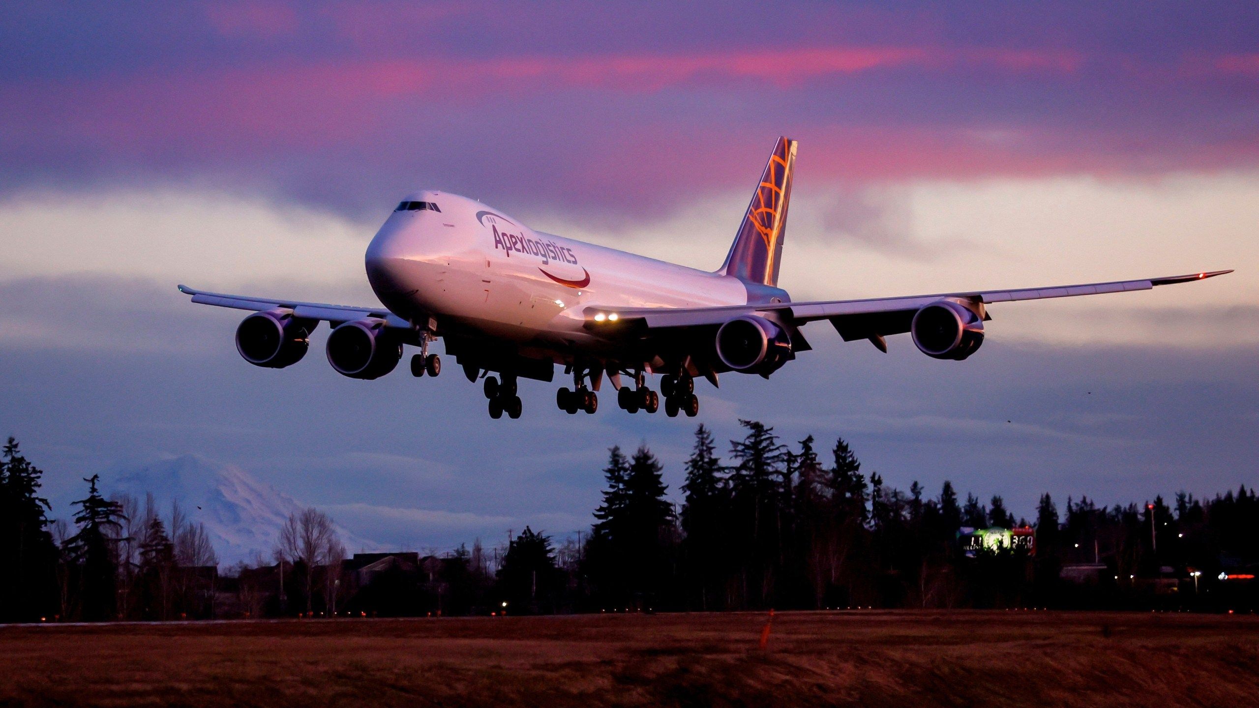 2560x1440 Boeing bids farewell to an icon, delivers last 747 jumbo jet. KRQE News 13