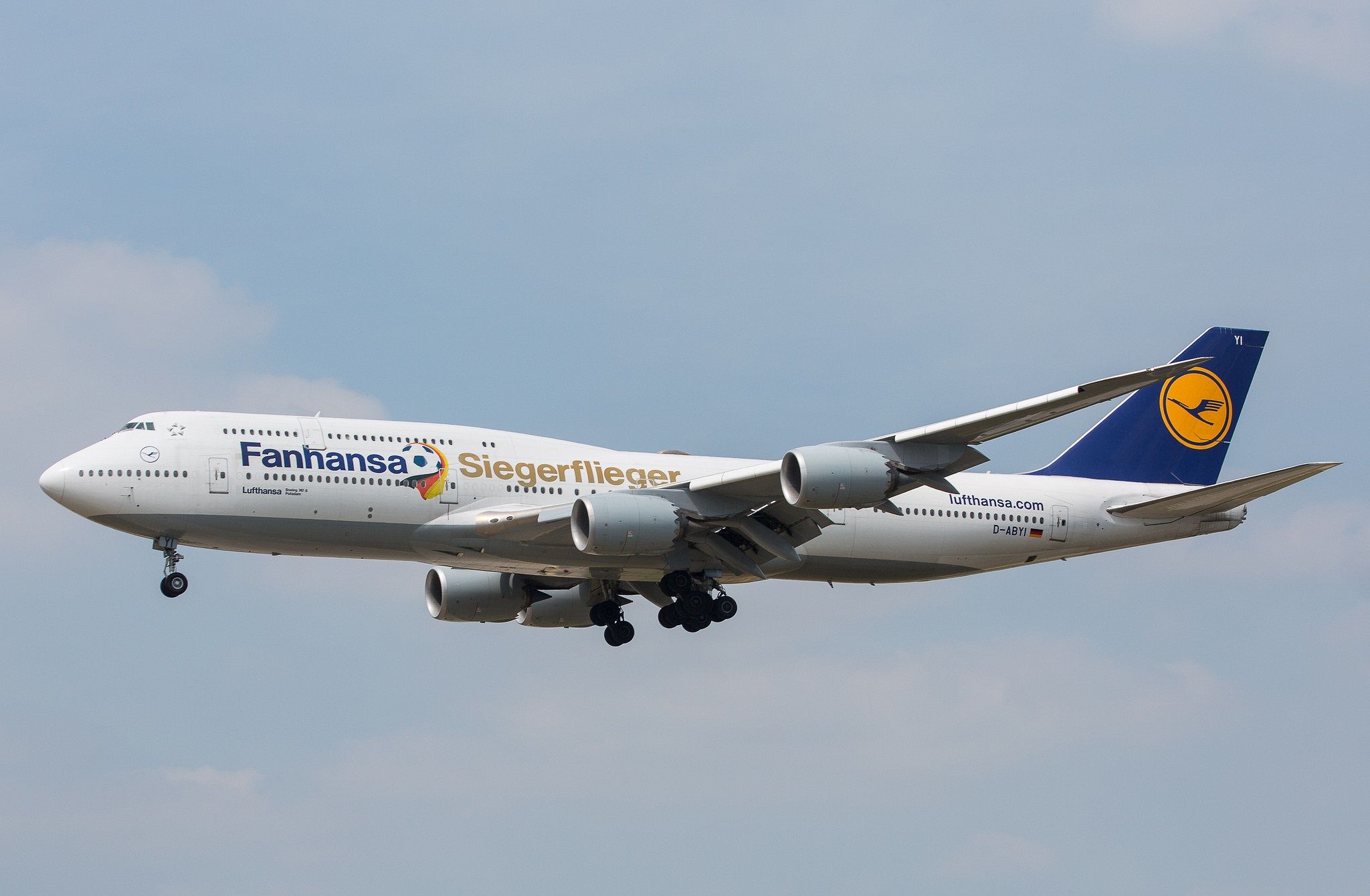 2048x1340 Download Aircraft Vehicle Boeing 747 4k Ultra HD Wallpaperx2362