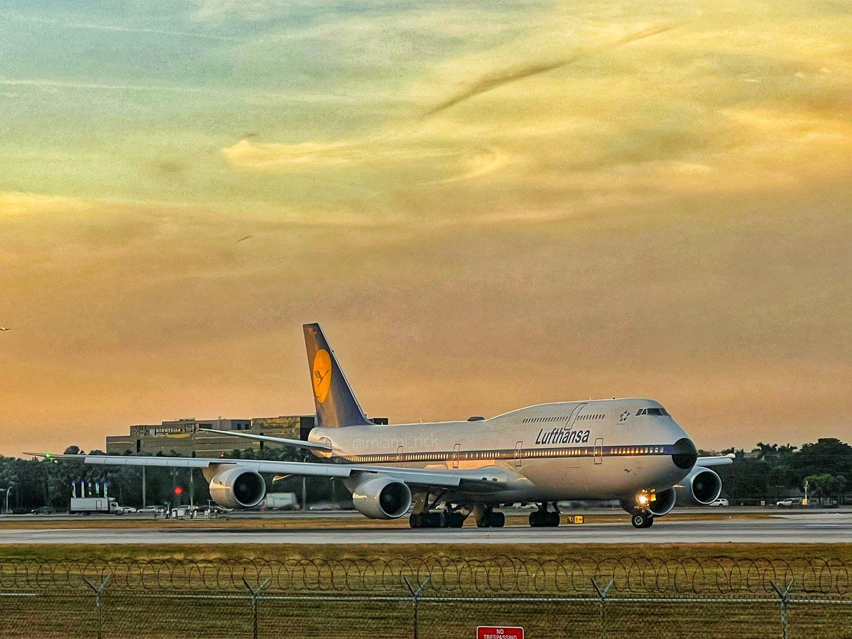 1200x900 You Cannot Convince Me That There's A More Aesthetically Pleasing, Perfectly Proportioned And All Around More Beautiful Airliner In Service Today Than The Venerable #B747. The #QueenOfTheSkies's Lines And Looks Truly Are Legendary