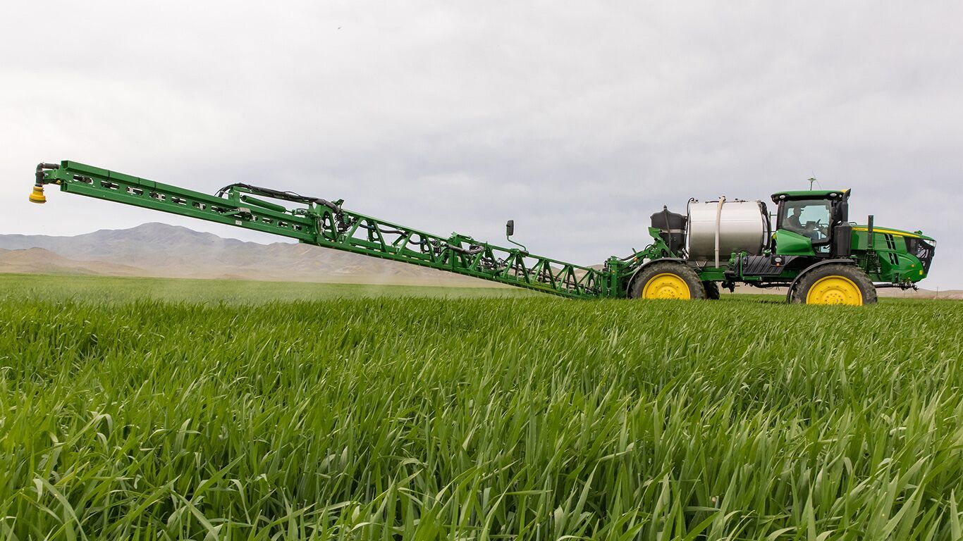 1366x768 Deere introduces gallon R4060 and updated sprayers America FarmQuip Magazine