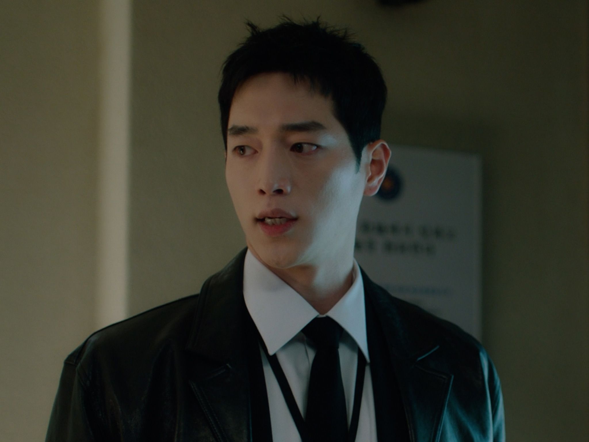 2048x1536 Prime Video: Undercover High School