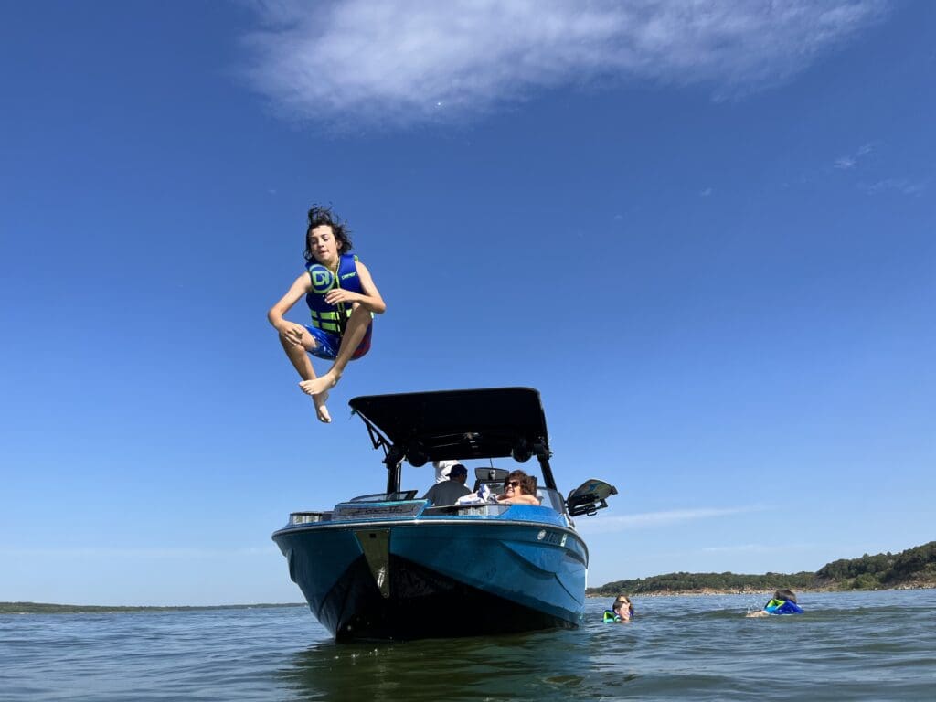 1024x768 Wakesurf Boat Charters