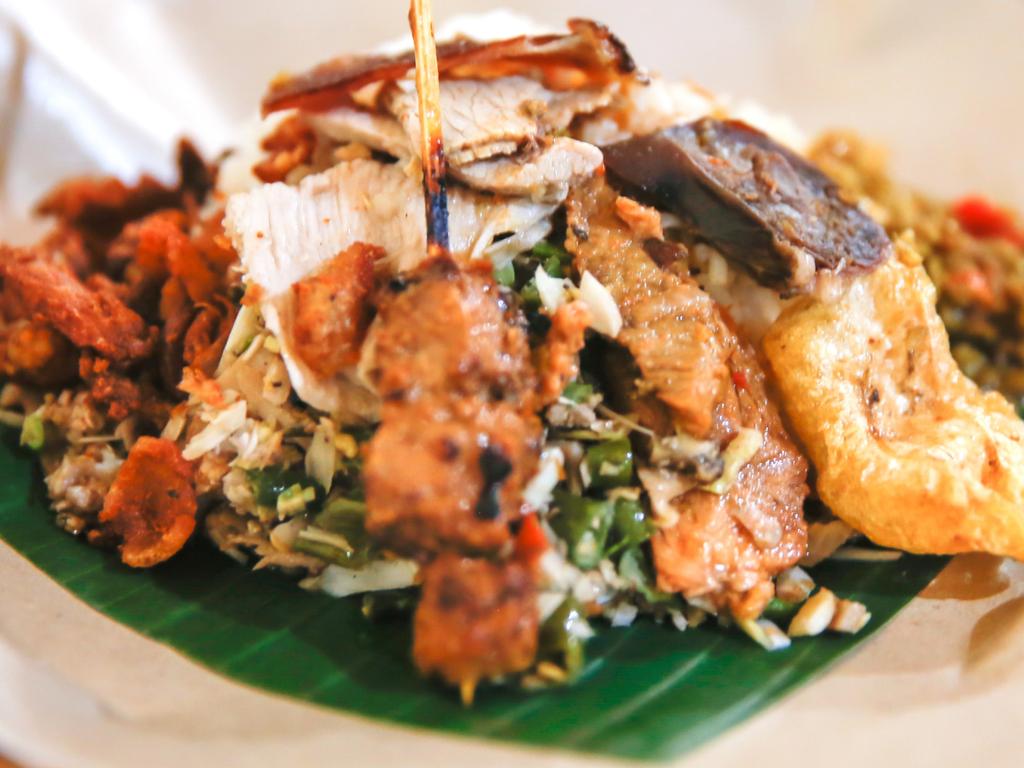 1024x768 Bali best food: Denpasar street food tour. Satay, suckling pig, rujak