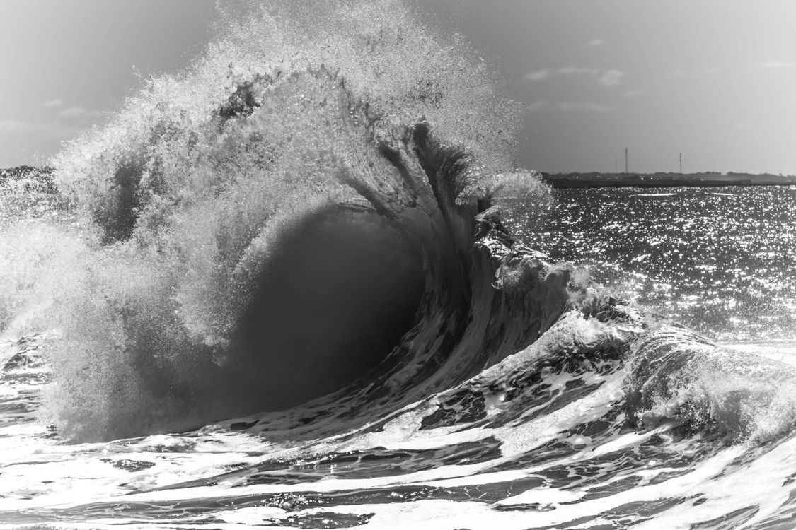 1125x750 Grayscale Photo of Big Crashing Waves · Free