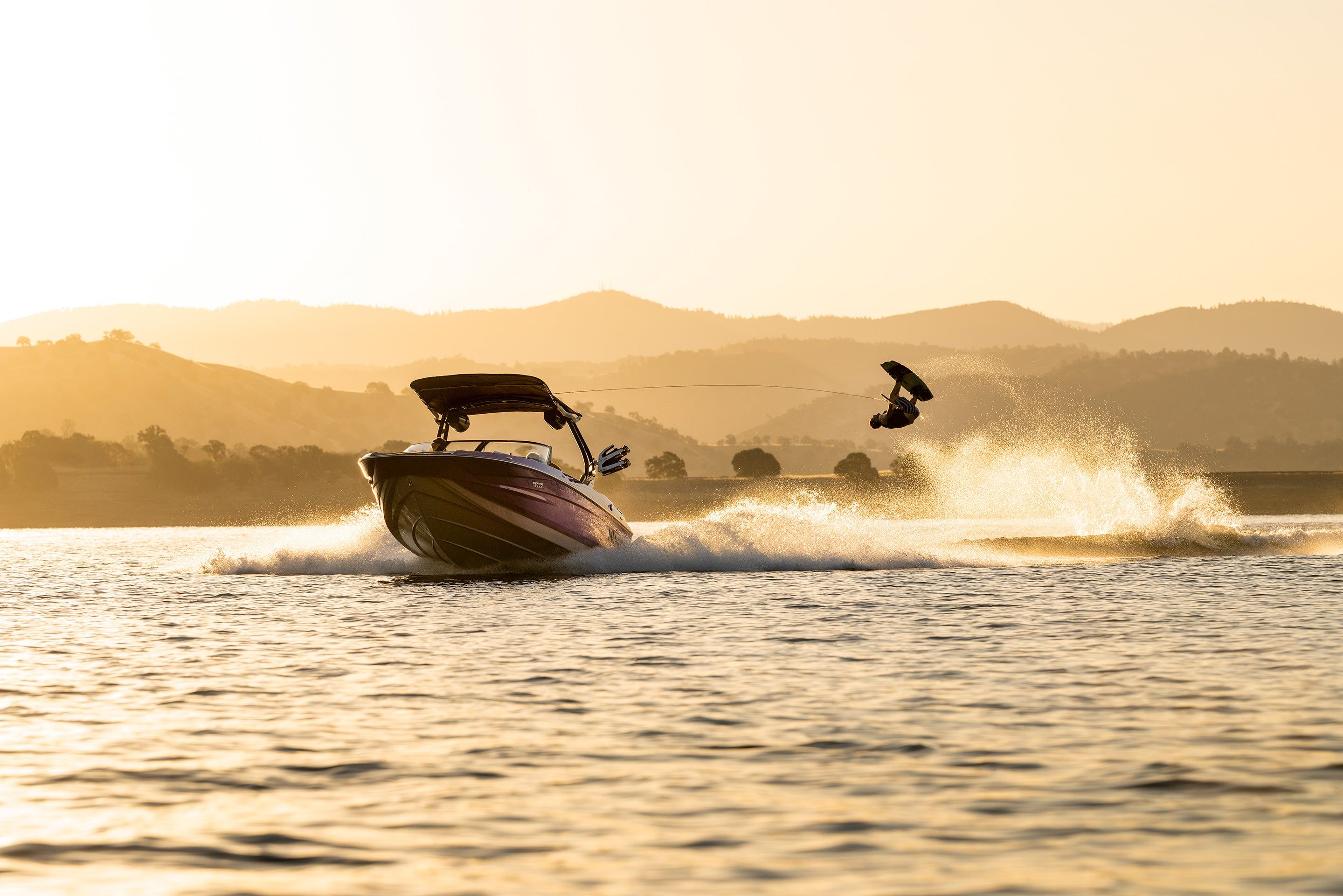 2880x1921 Supreme Boats