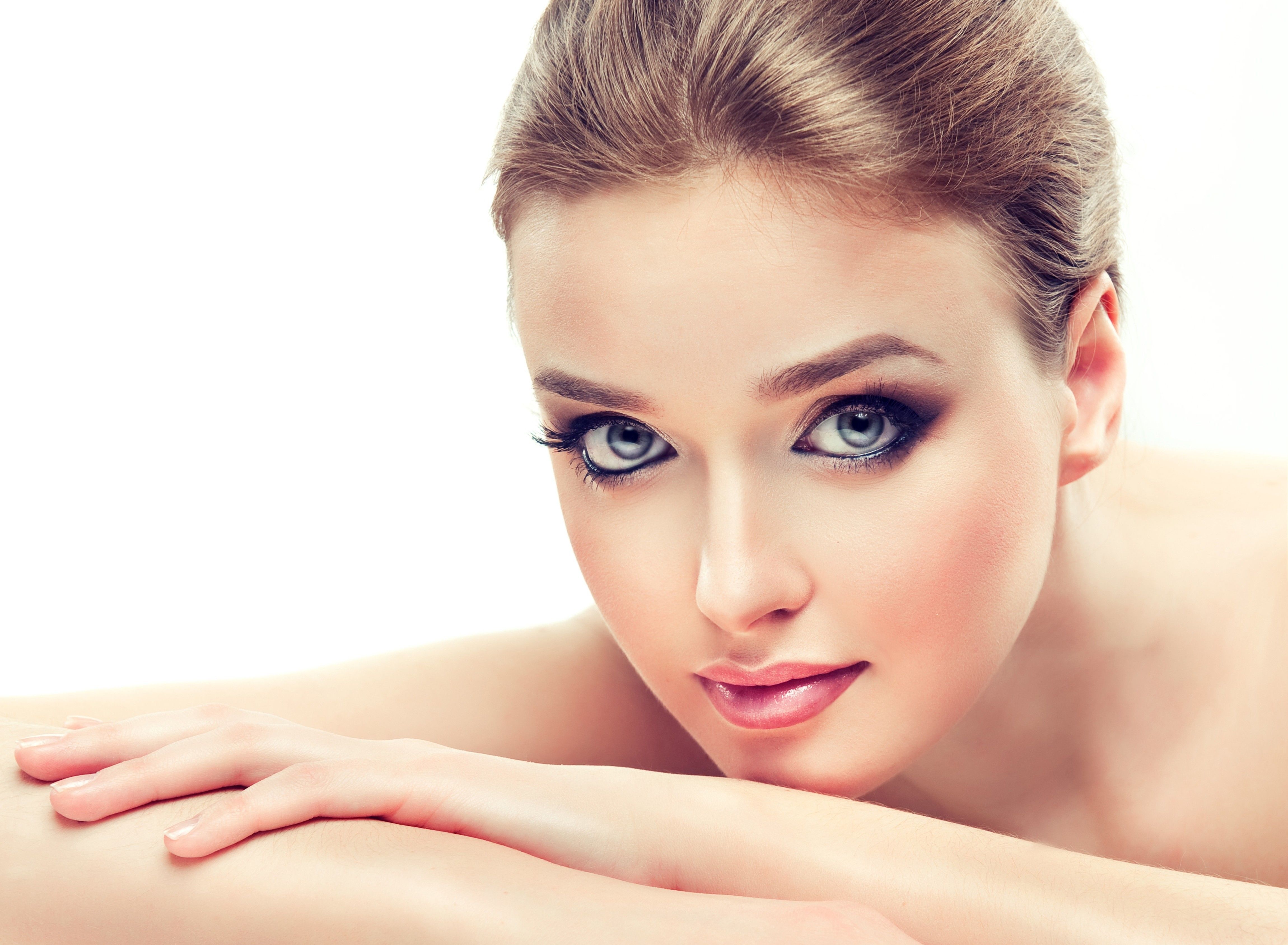 4600x3375 Stunning Model Face in 4K Ultra HD Wallpaperx3375