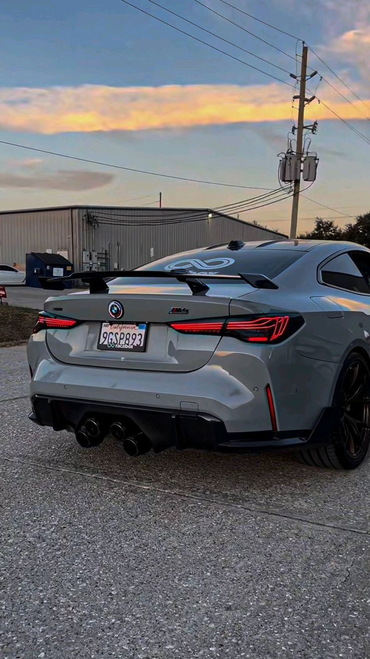 736x1308 BMW M4 2025 Gray Wallpaper