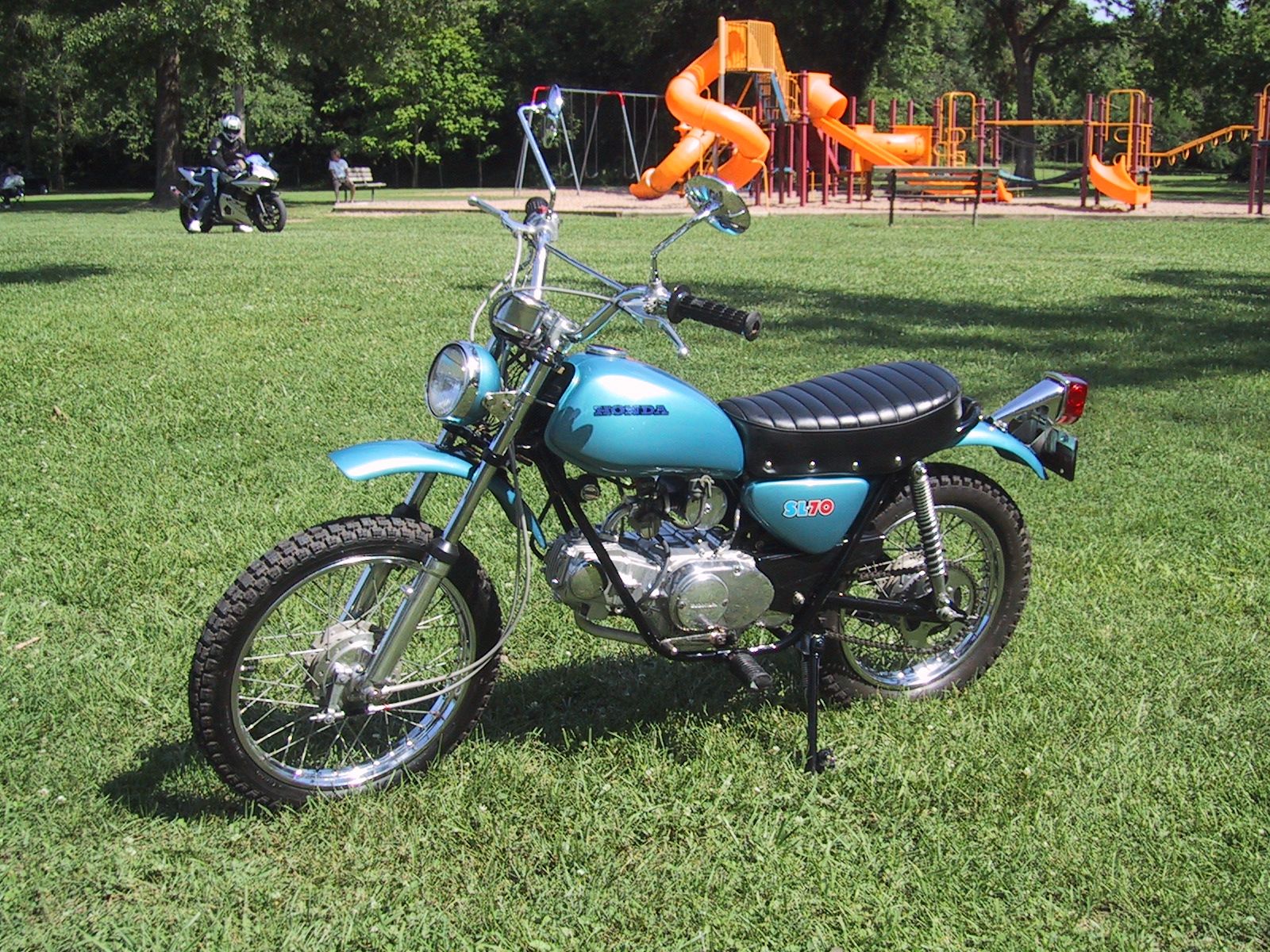 1600x1200 Honda SL70