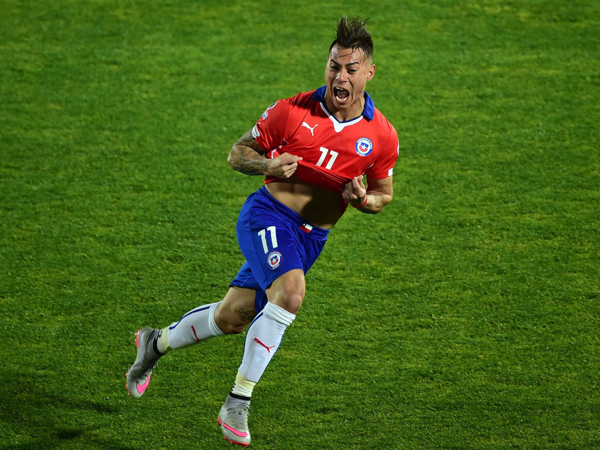2048x1536 Eduardo Vargas High Definition Wallpaper 13052