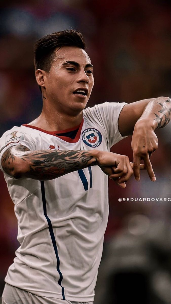 675x1200 Eduardo vargas u de chile. Chile wallpaper, Universidad catolica futbol, Futbolistas