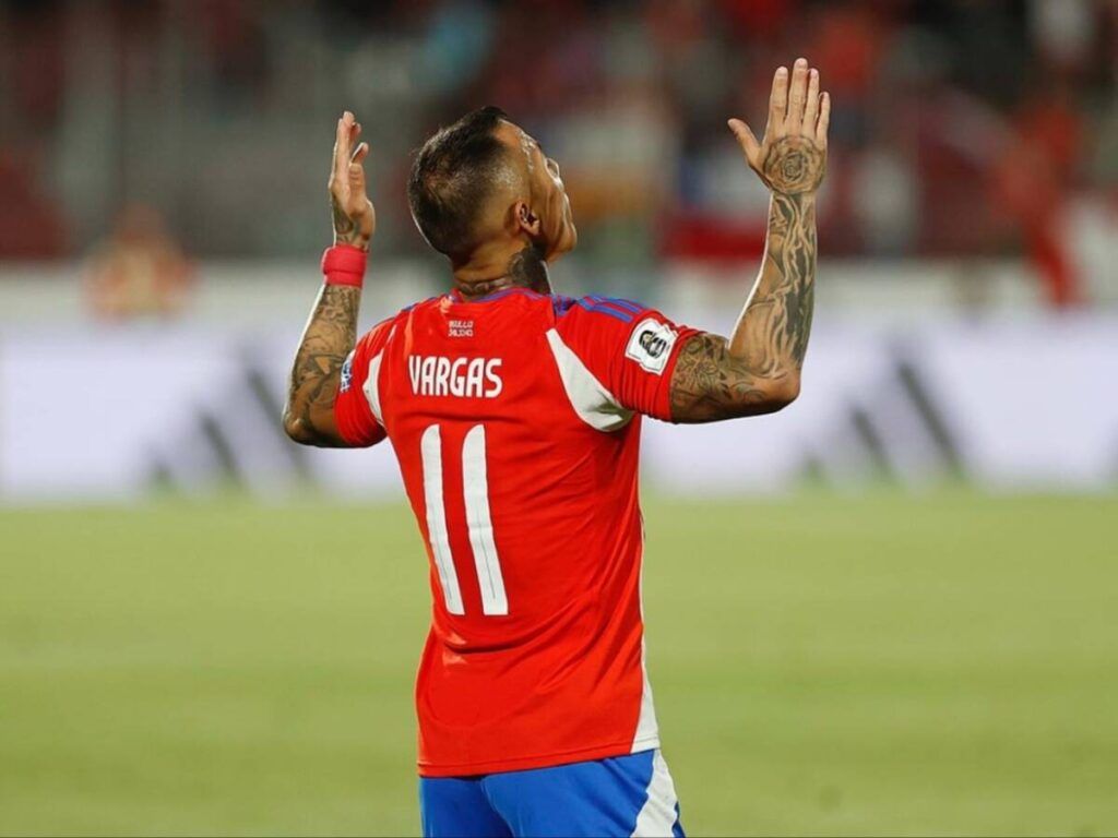 1024x768 Más verde que azul: Eduardo Vargas viajó a Chile con Audax Italiano como primera opción ante desinterés de U. de Chileútbol