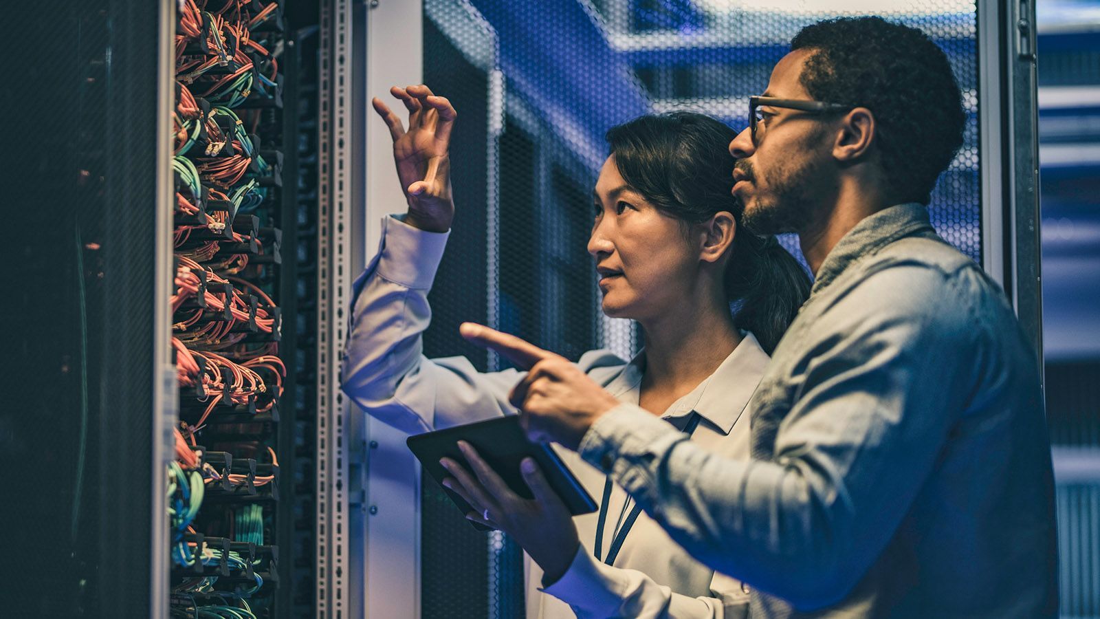 1600x900 What Does a Network Administrator Do?