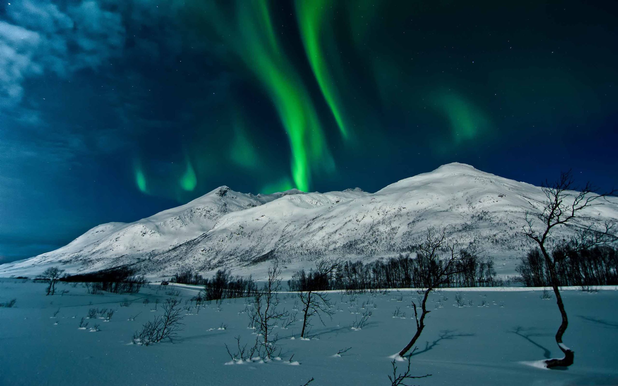 2560x1600 Aurora Borealis Tromso Norway MacBook Air Wallpaper Download