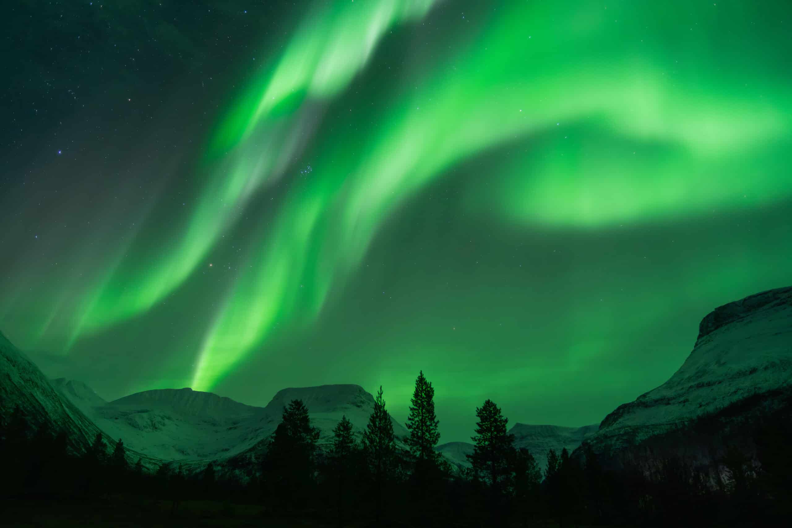2560x1707 Best Time to See the Northern Lights in Tromsø (2025 Guide) Tromsø
