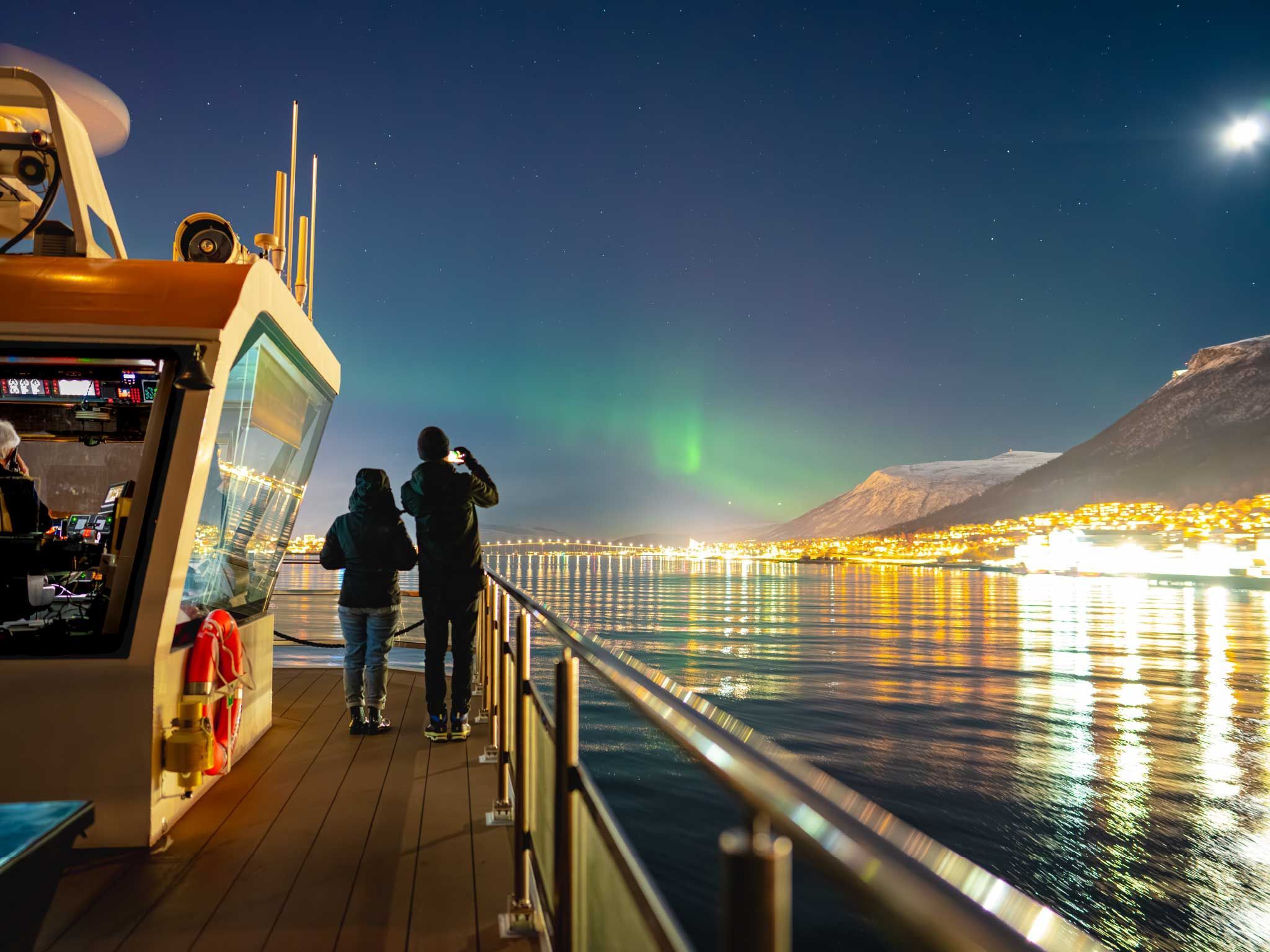 2048x1536 Northern Lights in Tromsø