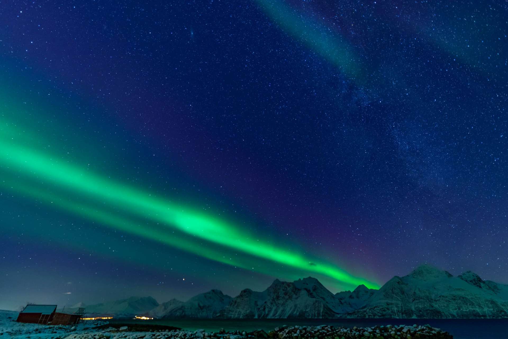 1920x1281 Northern Lights in Tromso: watching aurora from a glass igloo!
