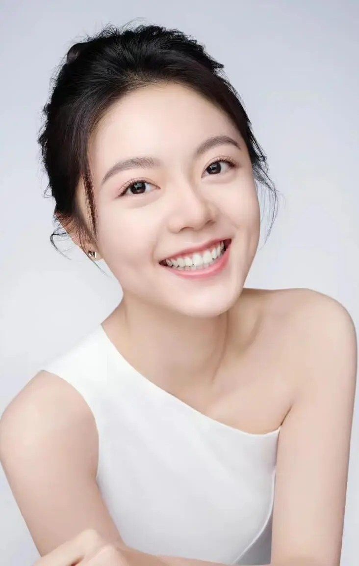 732x1152 Zhao Jin Mai (Chinese Actress) ⋆ Global Granary