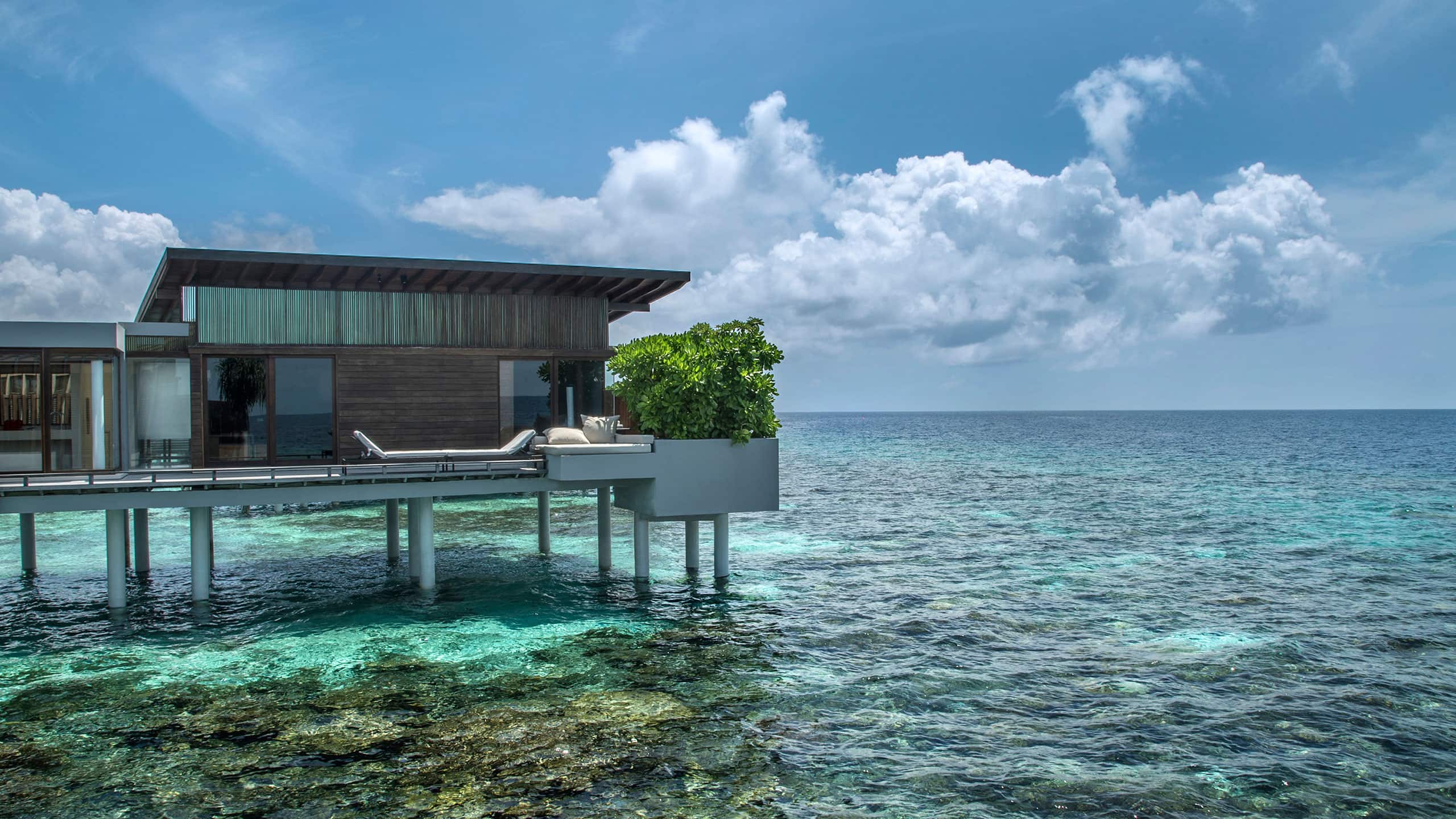2560x1440 Luxury Overwater & Beach Villas. Park Hyatt Maldives Hadaha