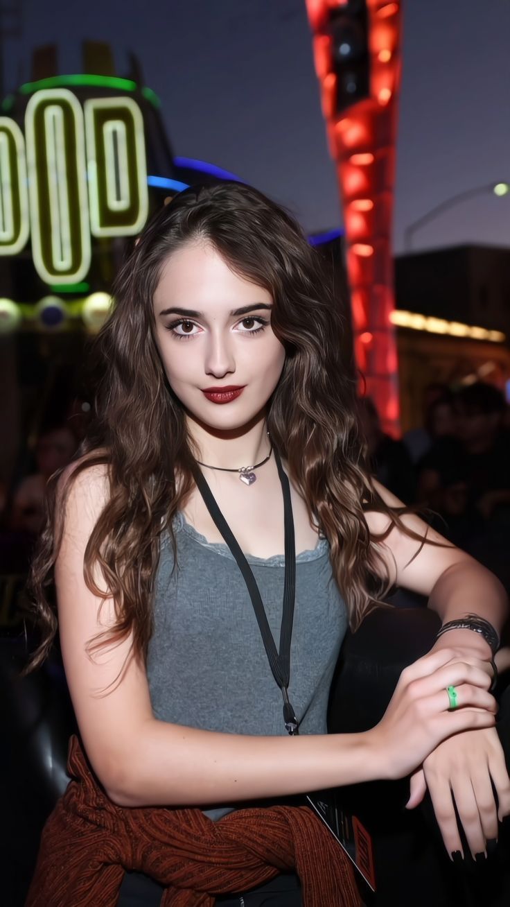 736x1308 Julia Butters