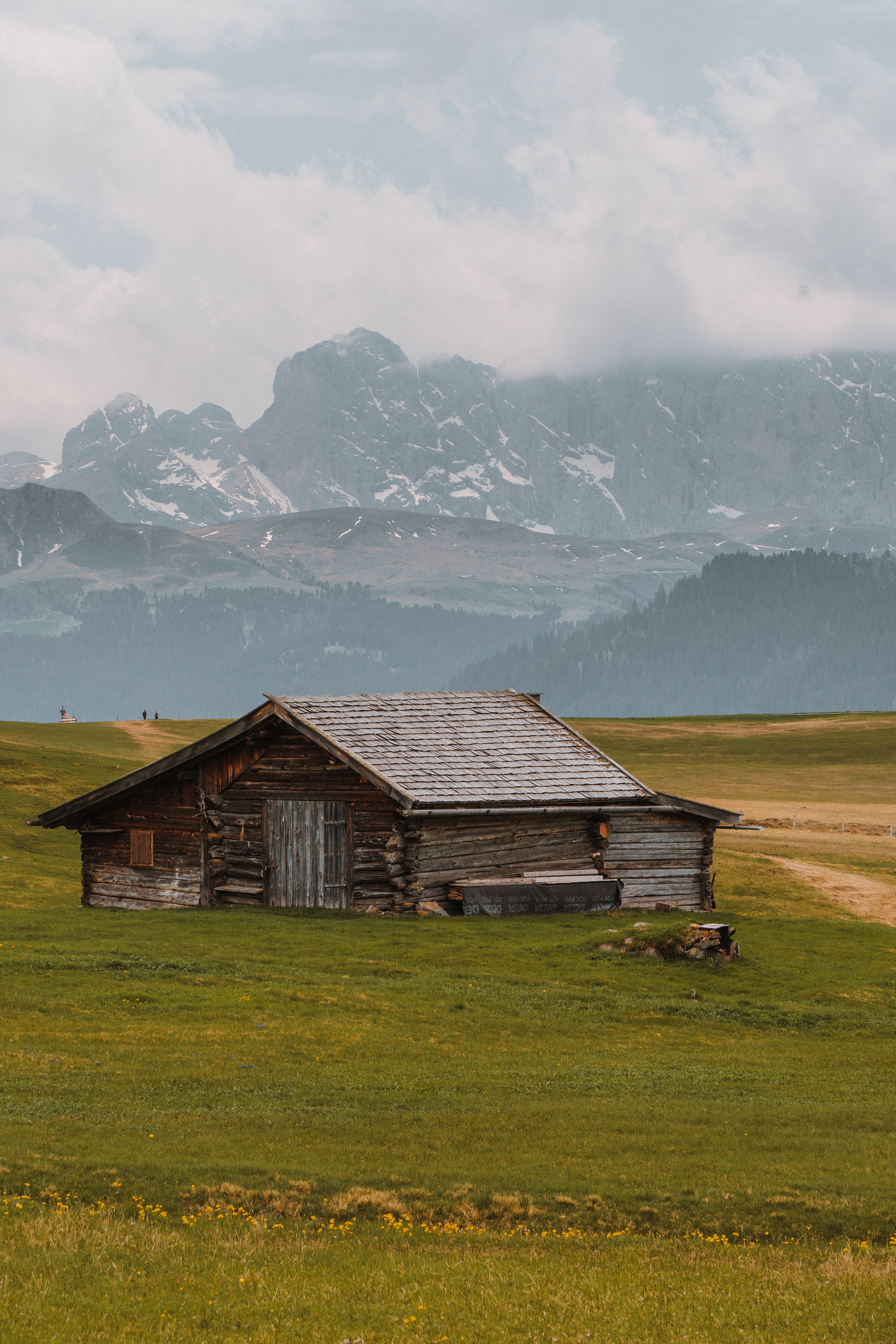 3461x5192 House in Mountains · Free