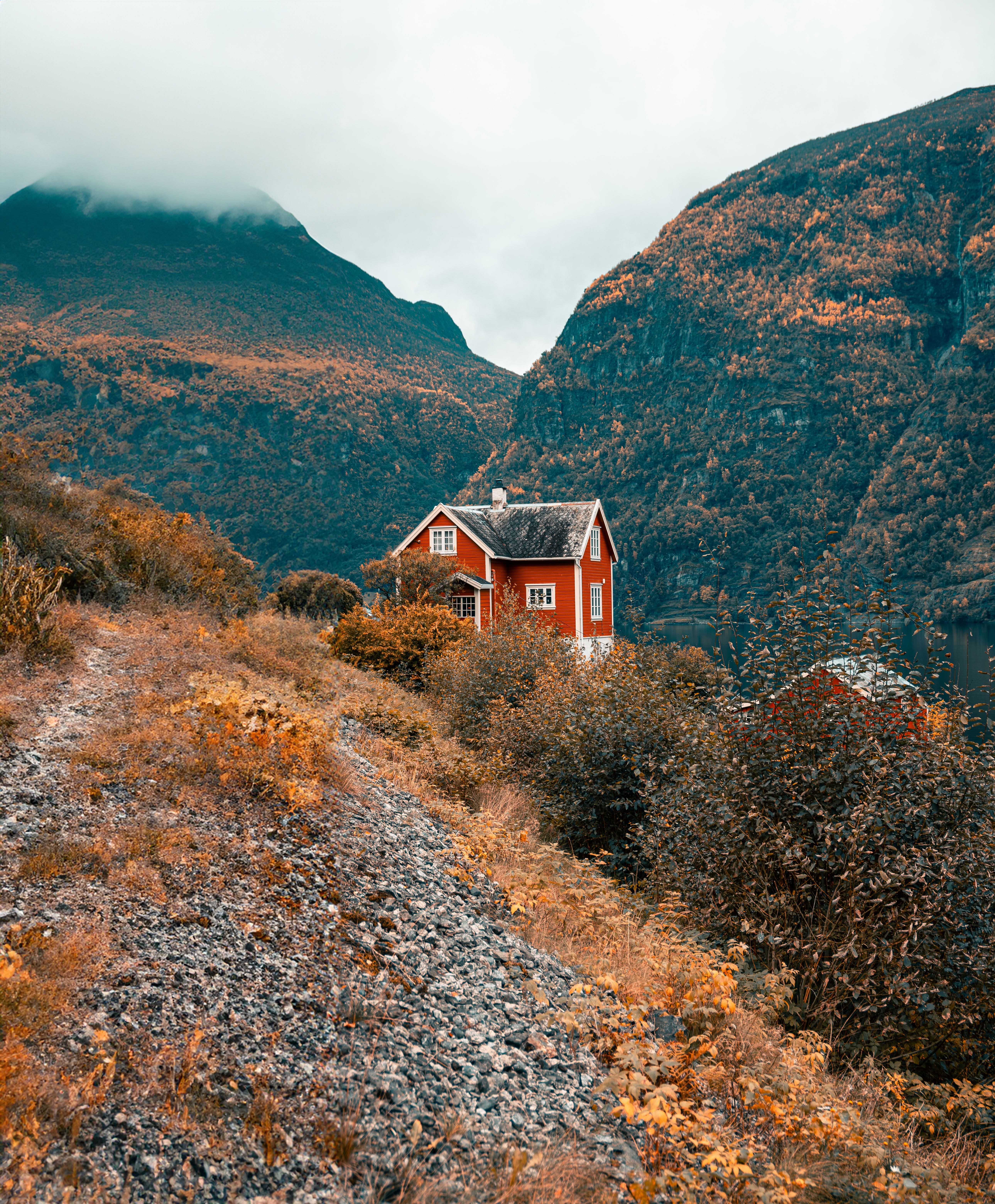 5158x6240 Red House in a Mountain Valley · Free