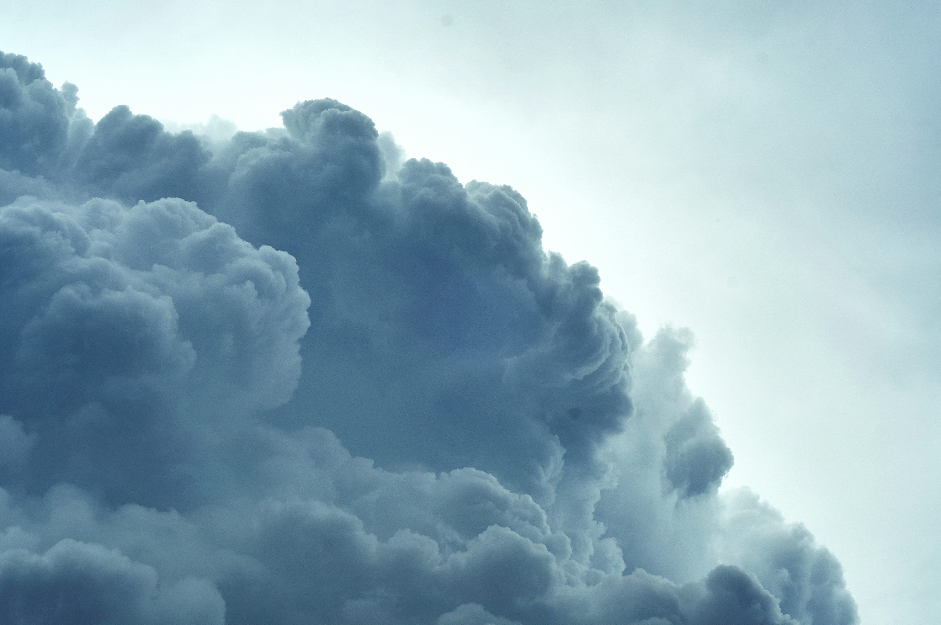 3000x1993 Nimbus clouds photo