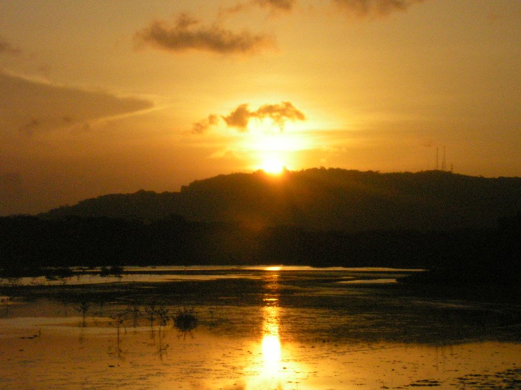 1024x768 atardecer en Tucacas Venezuela. OLYMPUS DIGITAL CAMERA