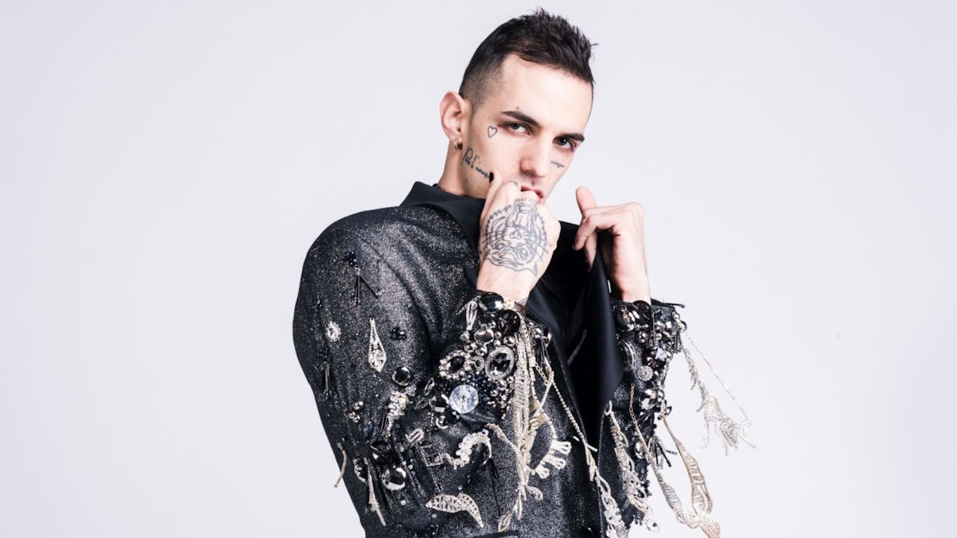 1920x1080 Achille Lauro: «La musica che ascoltavo da bambino è diventata un ricordo malinconico»