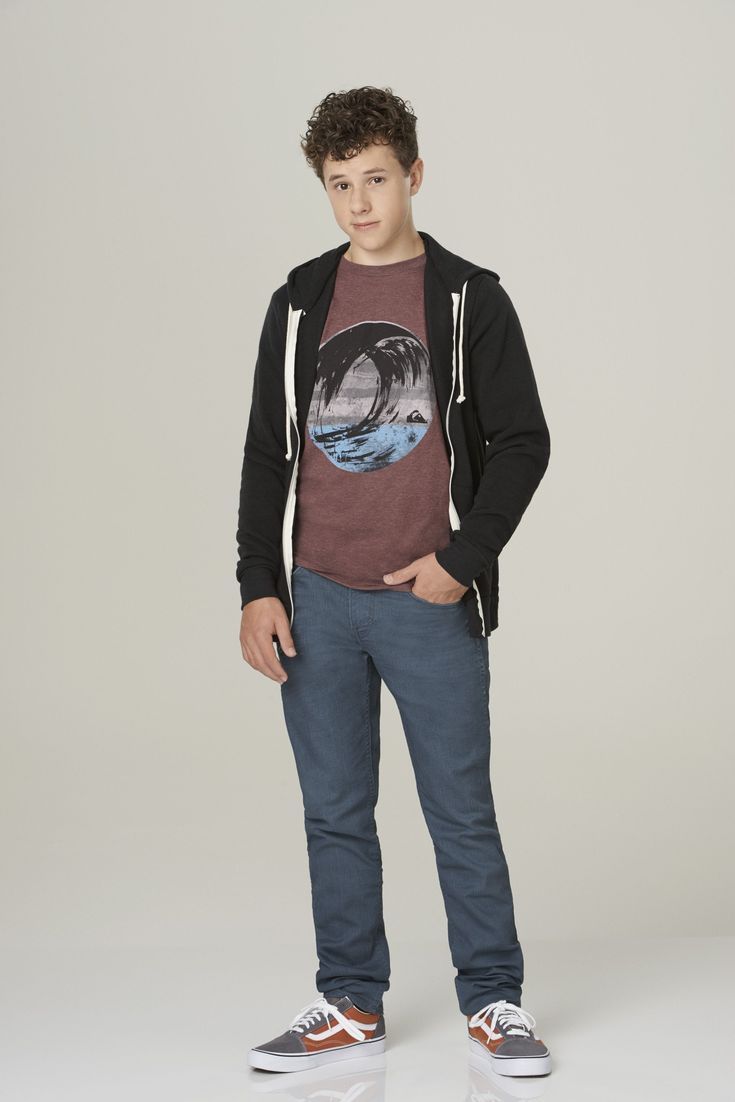 735x1102 Season 6 Luke Dunphy (Nolan Gould)
