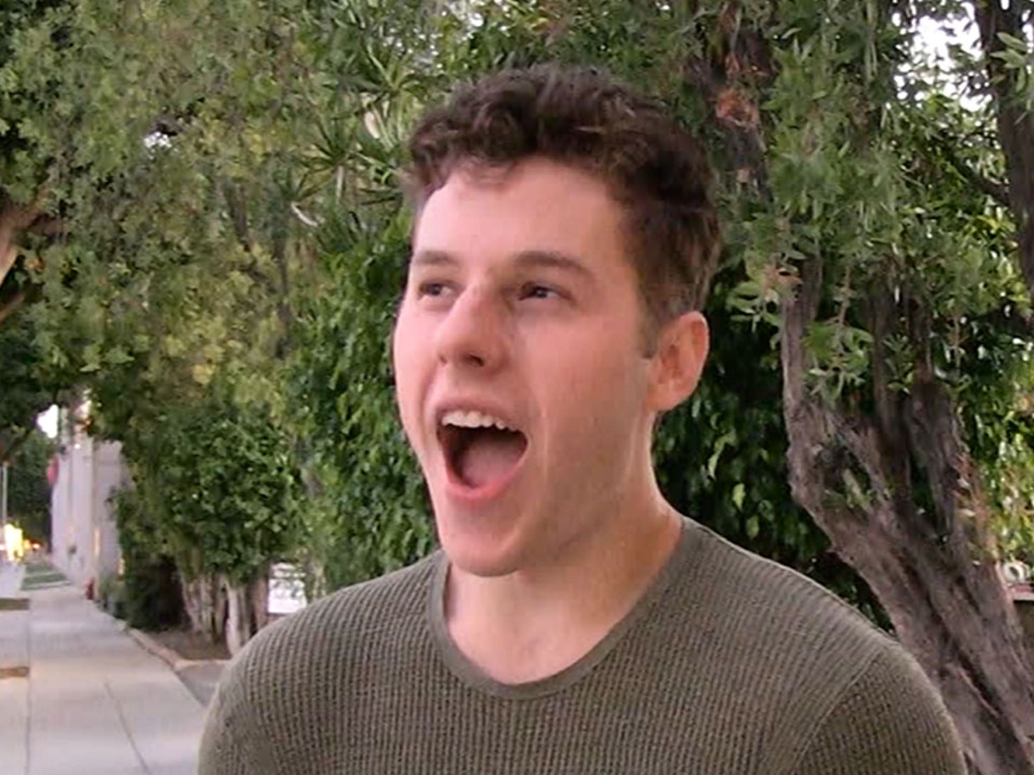 2048x1536 'Modern Family' Star Nolan Gould Prepping for His Character's Death, Just in Case