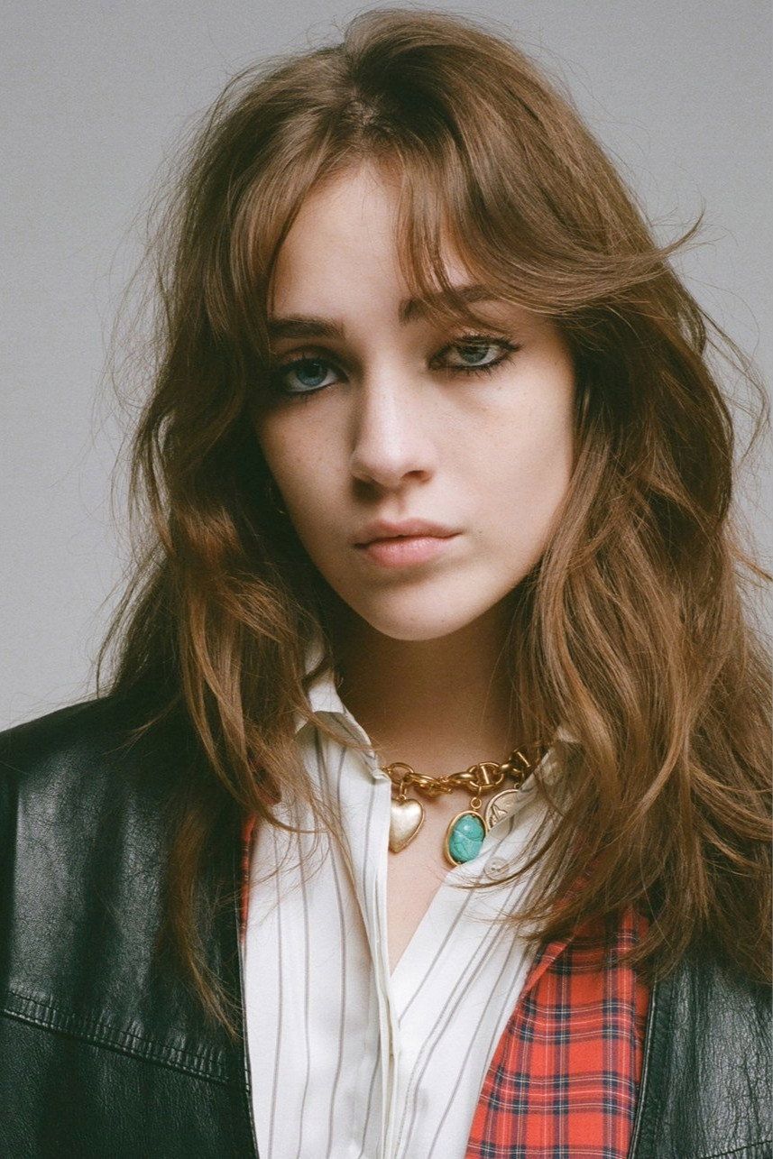 857x1285 Talia Ryder Image